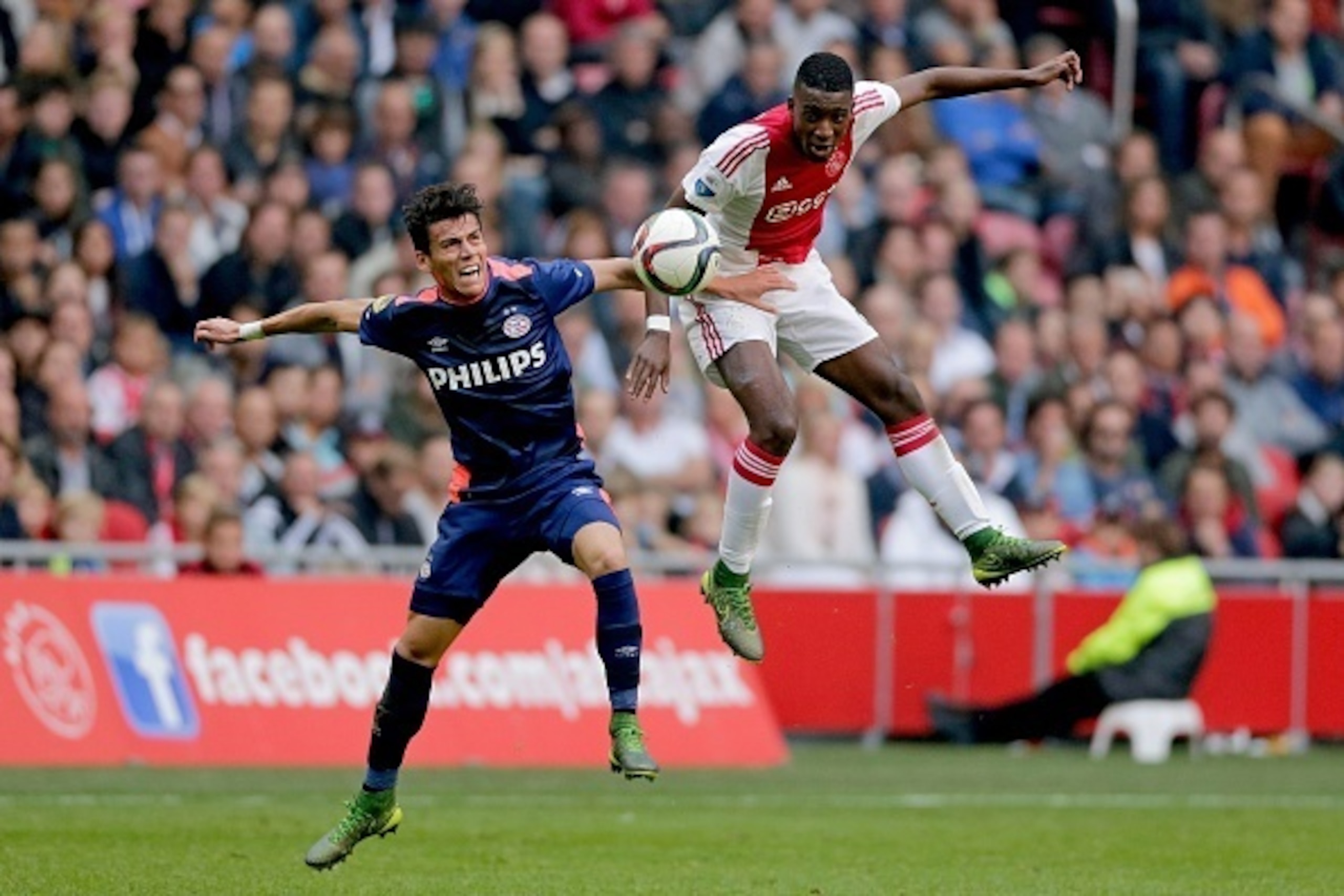 (L-R) Hector Moreno of PSV, Riechedly Bazoer of Ajax during the Dutch Eredivisie match between Ajax Amsterdam and PSV Eindhoven at the Amsterdam Arena on October 4, 2015 in Amsterdam, The Netherlands(Photo by VI Images via Getty Images)