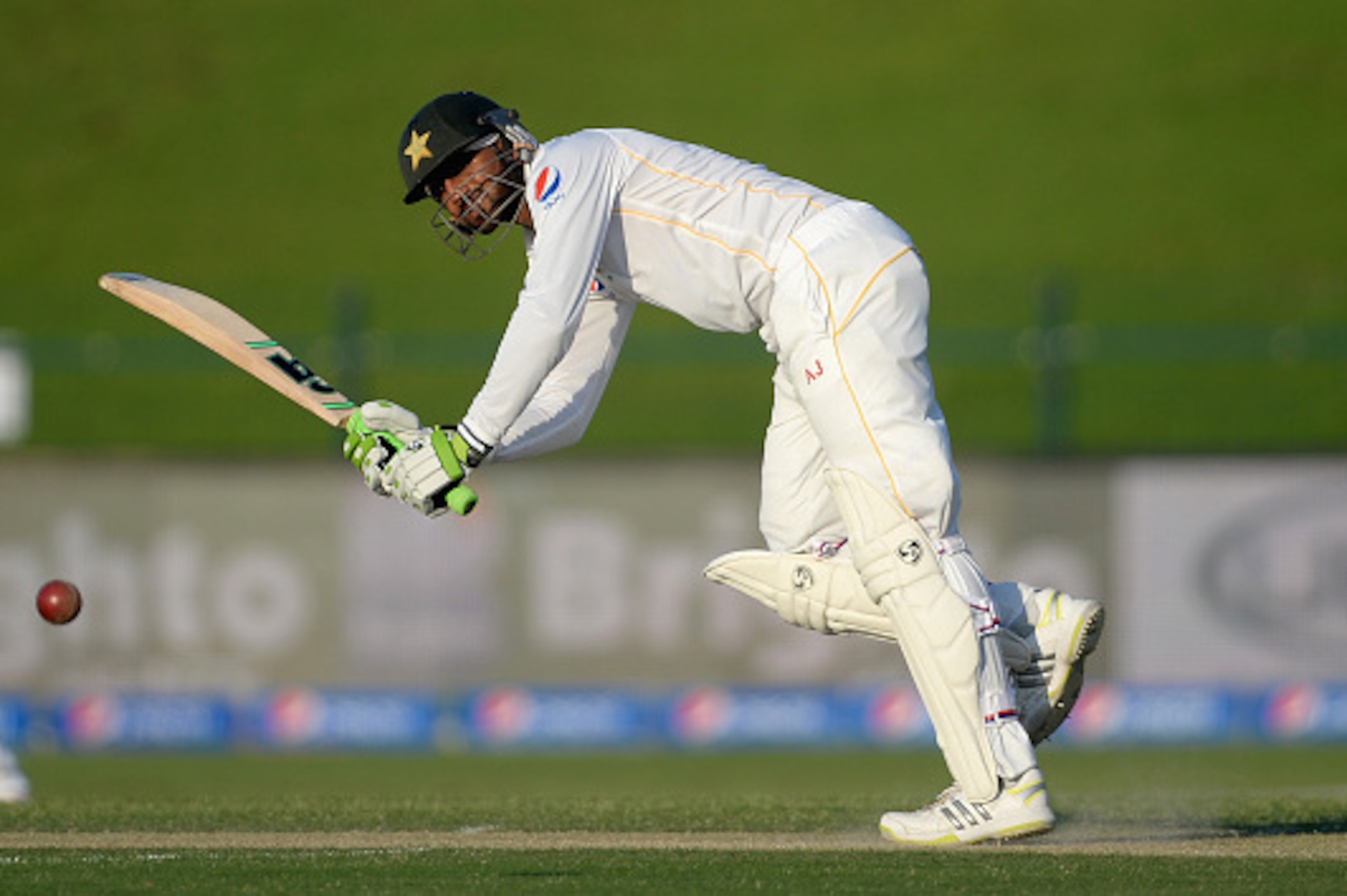 ABU DHABI, UNITED ARAB EMIRATES - OCTOBER 13: Shoaib Malik of Pakistan bats during the 1st Test between Pakistan and England at Zayed Cricket Stadium on October 13, 2015 in Abu Dhabi, United Arab Emirates. (Photo by Gareth Copley/Getty Images) ABU DHABI, UNITED ARAB EMIRATES - OCTOBER 13: Shoaib Malik of Pakistan bats during the 1st Test between Pakistan and England at Zayed Cricket Stadium on October 13, 2015 in Abu Dhabi, United Arab Emirates. (Photo by Gareth Copley/Getty Images)