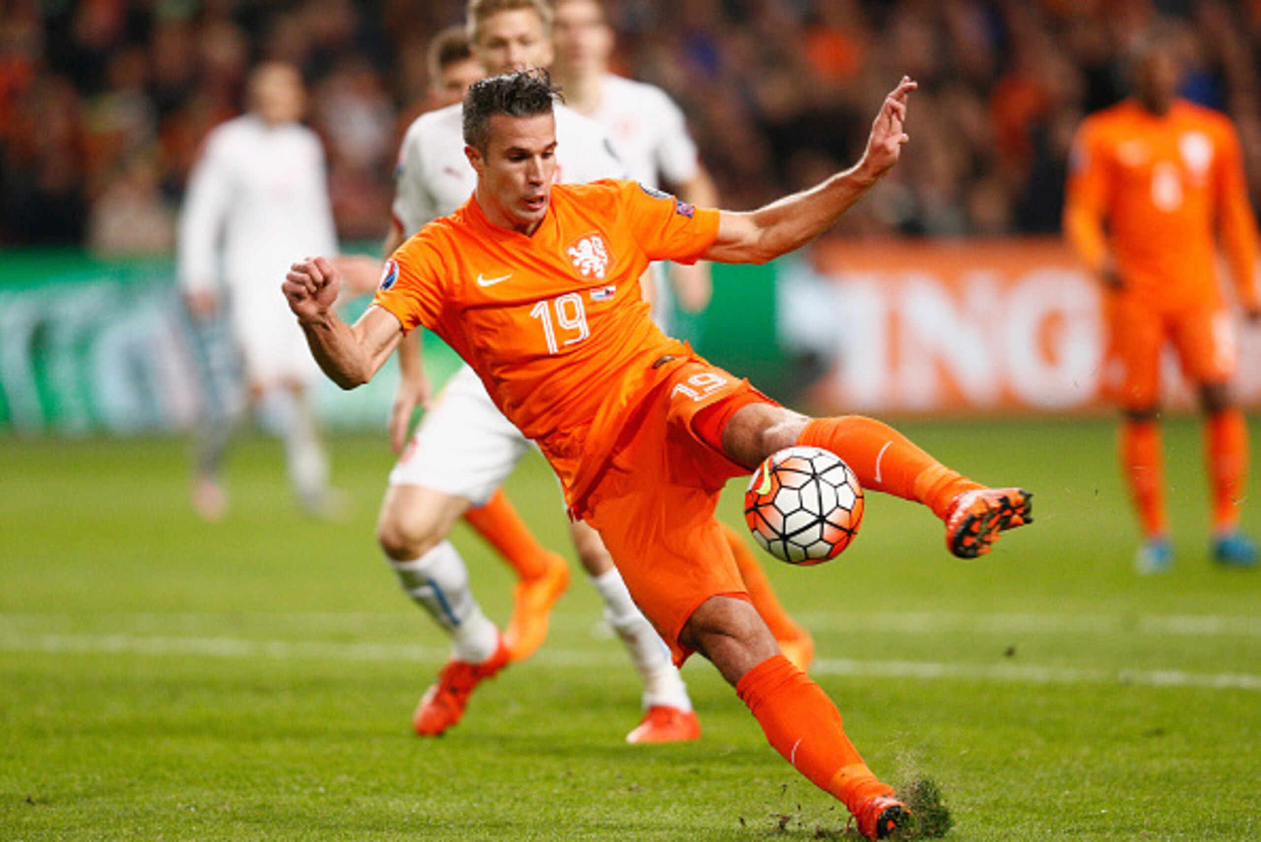 AMSTERDAM, NETHERLANDS - OCTOBER 13:  Robin van Persie of the Netherlands misses a chance during the UEFA EURO 2016 qualifying Group A match between the Netherlands and the Czech Republic at Amsterdam Arena on October 13, 2015 in Amsterdam, Netherlands.  