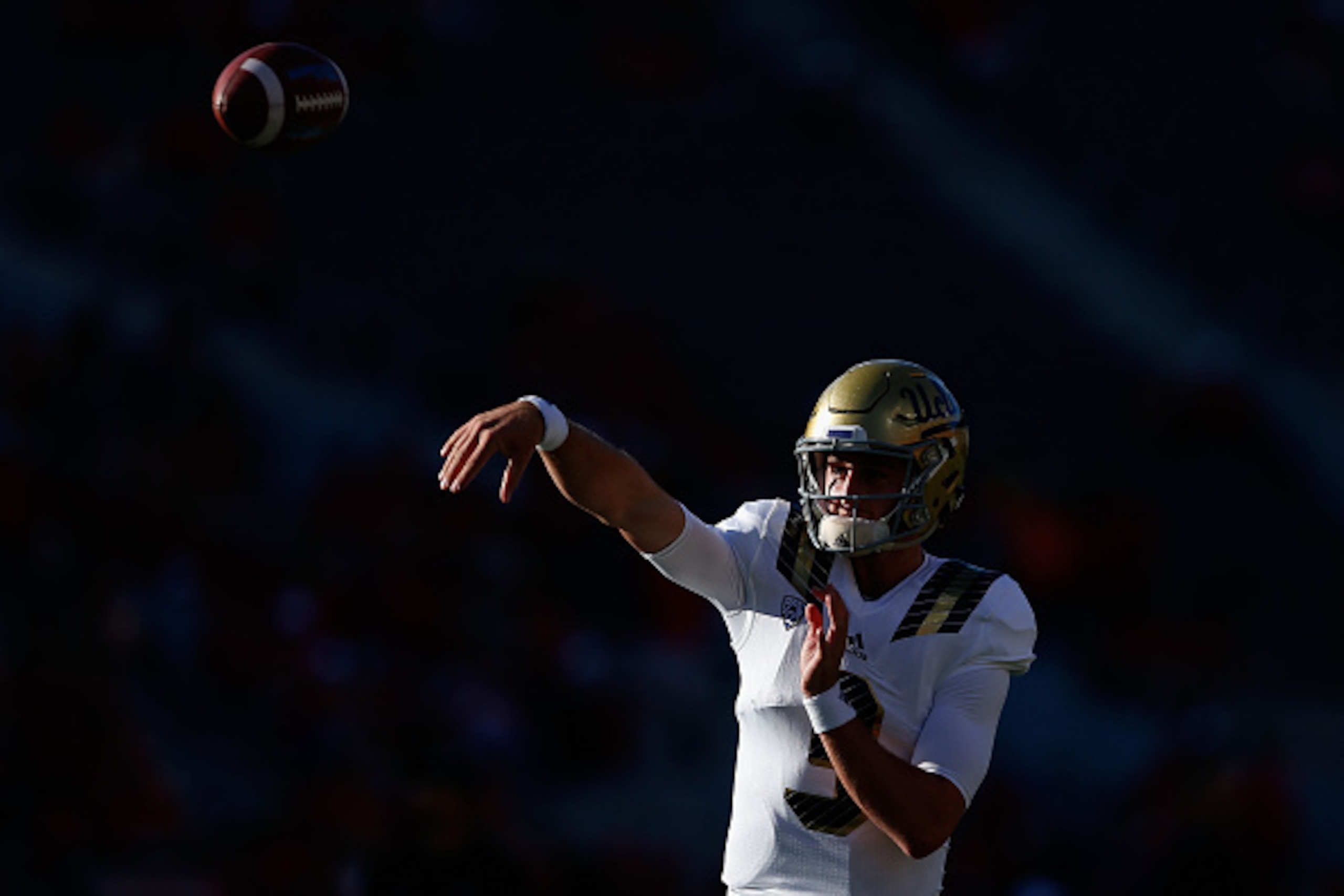 TUCSON, AZ - SEPTEMBER 26:  Quarterback Josh Rosen #3 of the UCLA Bruins warms up before the college football game against the Arizona Wildcats at Arizona Stadium on September 26, 2015 in Tucson, Arizona.  (Photo by Christian Petersen/Getty Images)