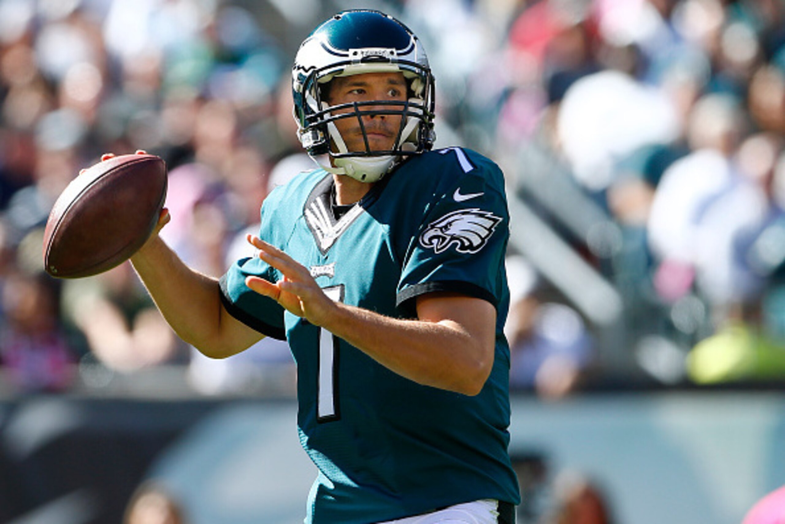 PHILADELPHIA, PA - OCTOBER 11: Quarterback Sam Bradford #7 of the Philadelphia Eagles throws a pass against the New Orleans Saints in the first quarter during a football game against the Philadelphia Eagles at Lincoln Financial Field on October 11, 2015 i
