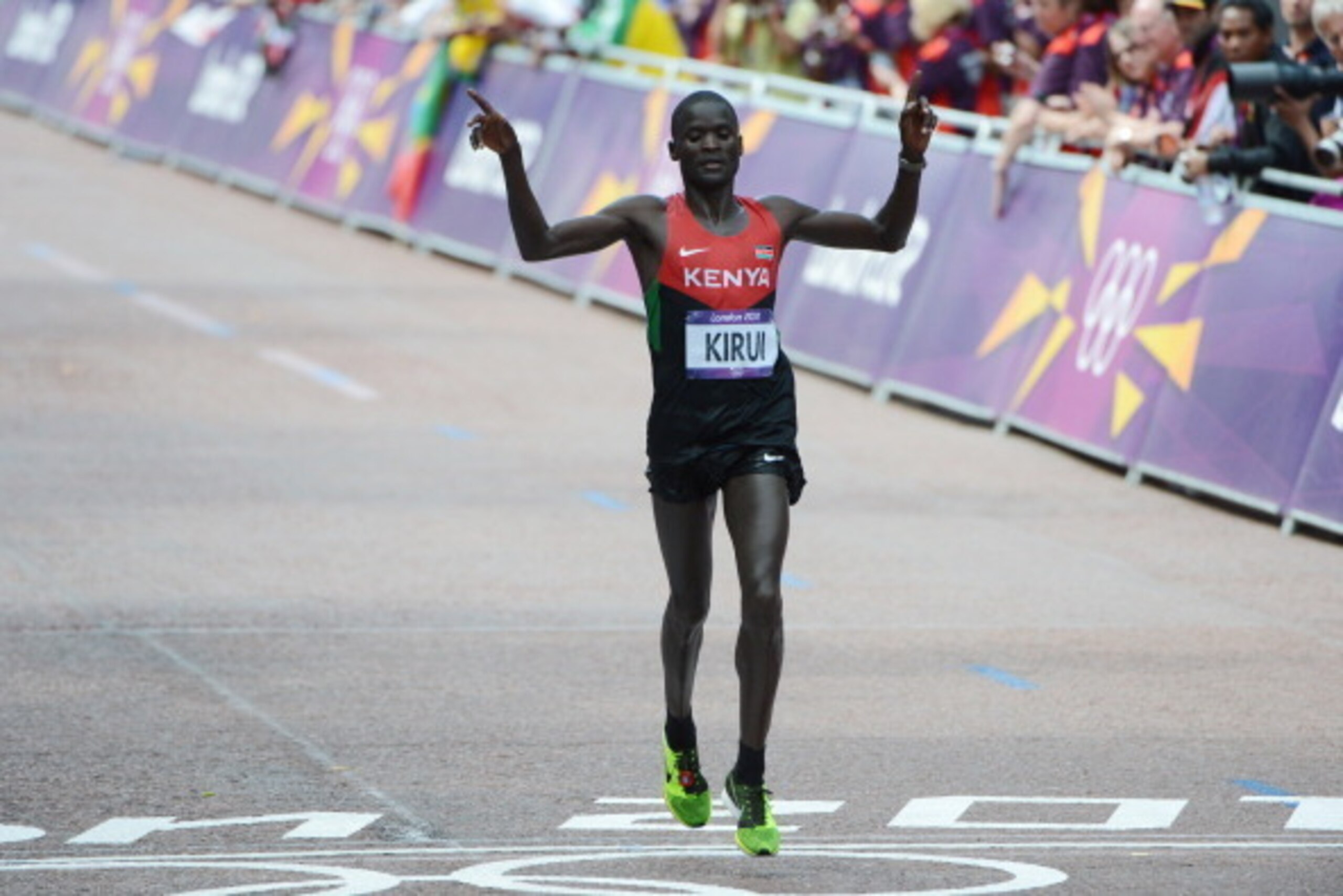 Kenya's Abel Kirui celebrates as he crosses the finish line to win silver in the athletics event men's marathon during the London 2012 Olympic Games on August 12, 2012 in London. AFP PHOTO / OLIVIER MORIN        (Photo credit should read OLIVIER MORIN/AFP