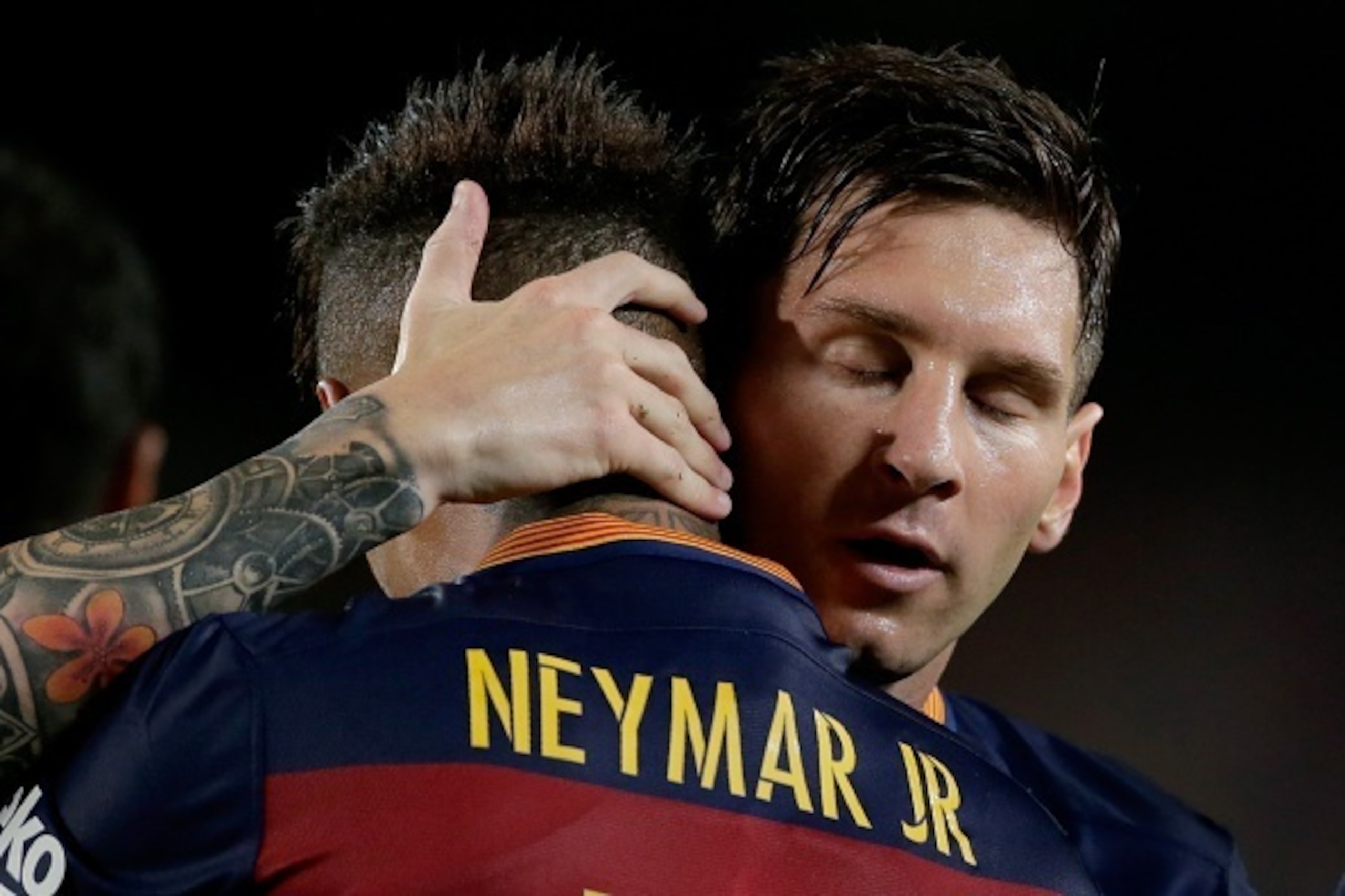 (L-R) Neymar da Silva Santos Junior of FC Barcelona, Lionel Messi of FC Barcelona during the Joan Gamper Trophy match between Barcelona and AS Roma on August 5, 2015 at the Camp Nou stadium in Barcelona, Spain.(Photo by VI Images via Getty Images)