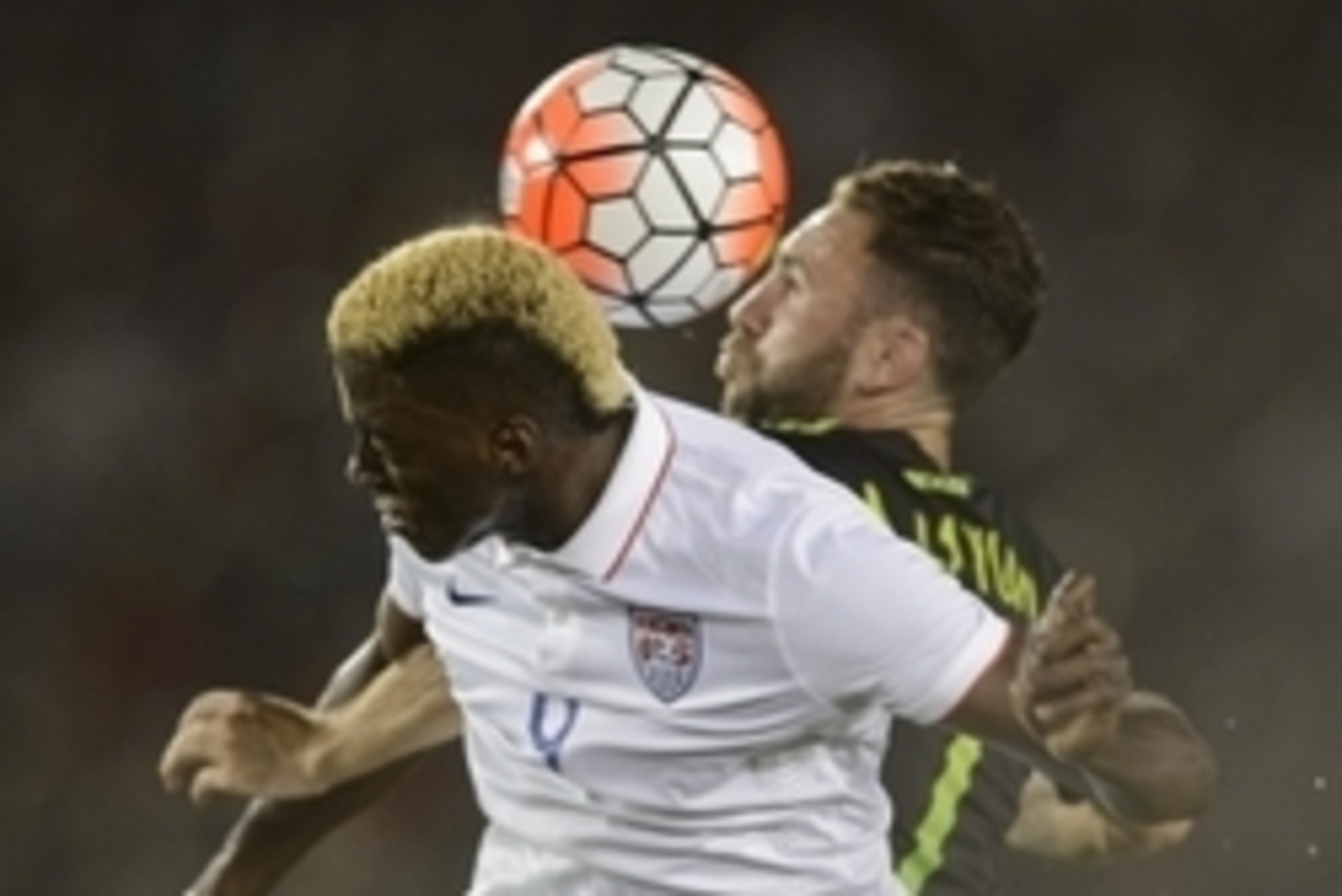 Oct 10, 2015; Pasadena, CA, USA; USA forward Gyasi Zardes (9) and Mexico defender Miguel Layun (7) battle for the header during the first half at the Rose Bowl. Mandatory Credit: Kelvin Kuo-USA TODAY Sports