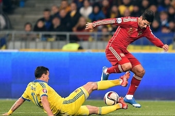 Ukraine's defender Artem Fedetskiy (L) vies with Spain's midfielder Nolito (R) during the Euro 2016 qualifying football match between Ukraine and Spain at Olympiysky stadium in Kiev on October 12, 2015.  AFP PHOTO /  GENYA  SAVILOV        (Photo credit sh