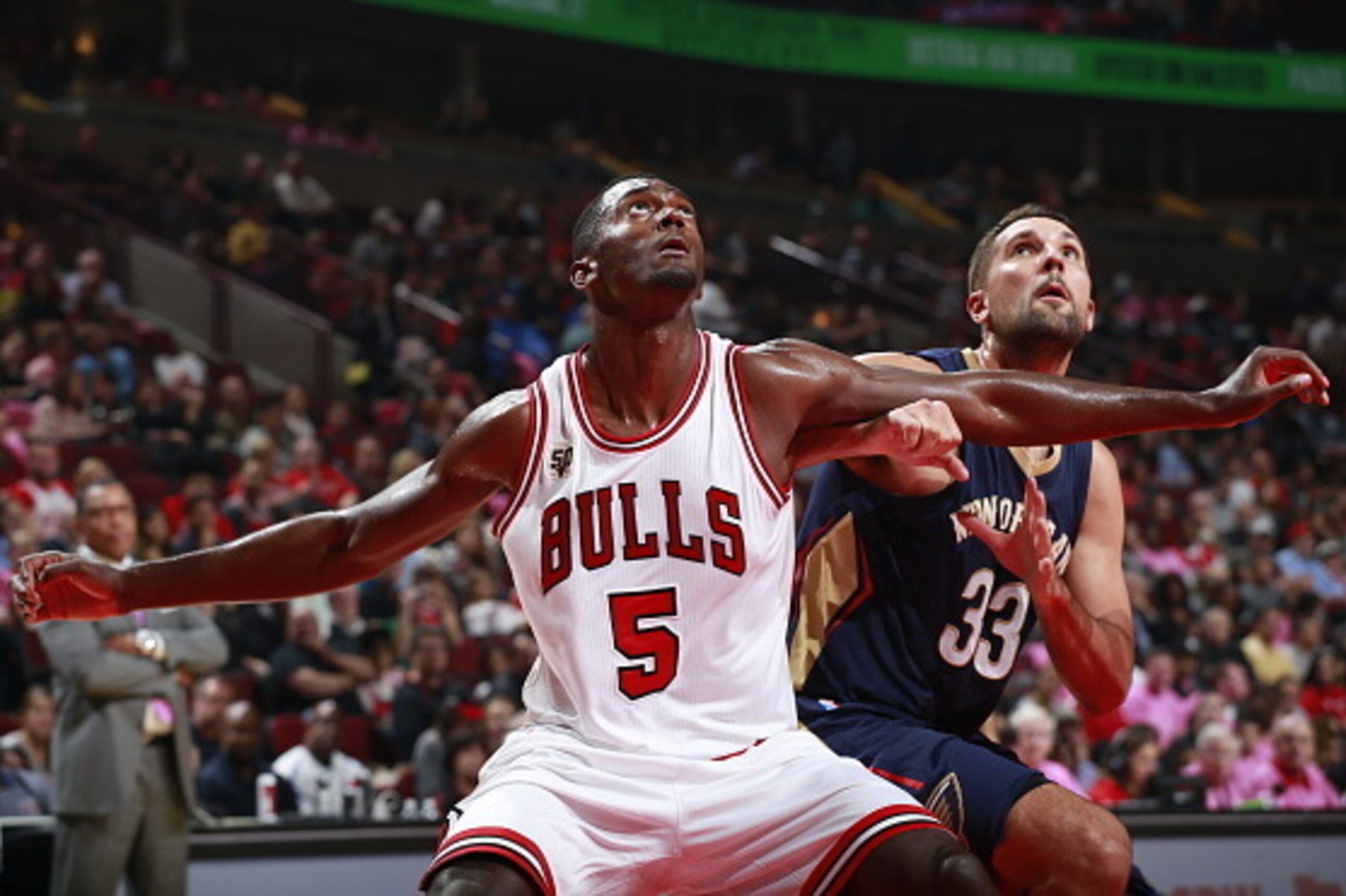 CHICAGO, IL - OCTOBER 12:  Bobby Portis #5 of the Chicago Bulls fights for position against Ryan Anderson #33 of the New Orleans Pelicans on October 12, 2015 at the United Center in Chicago, Illinois. NOTE TO USER: User expressly acknowledges and agrees t