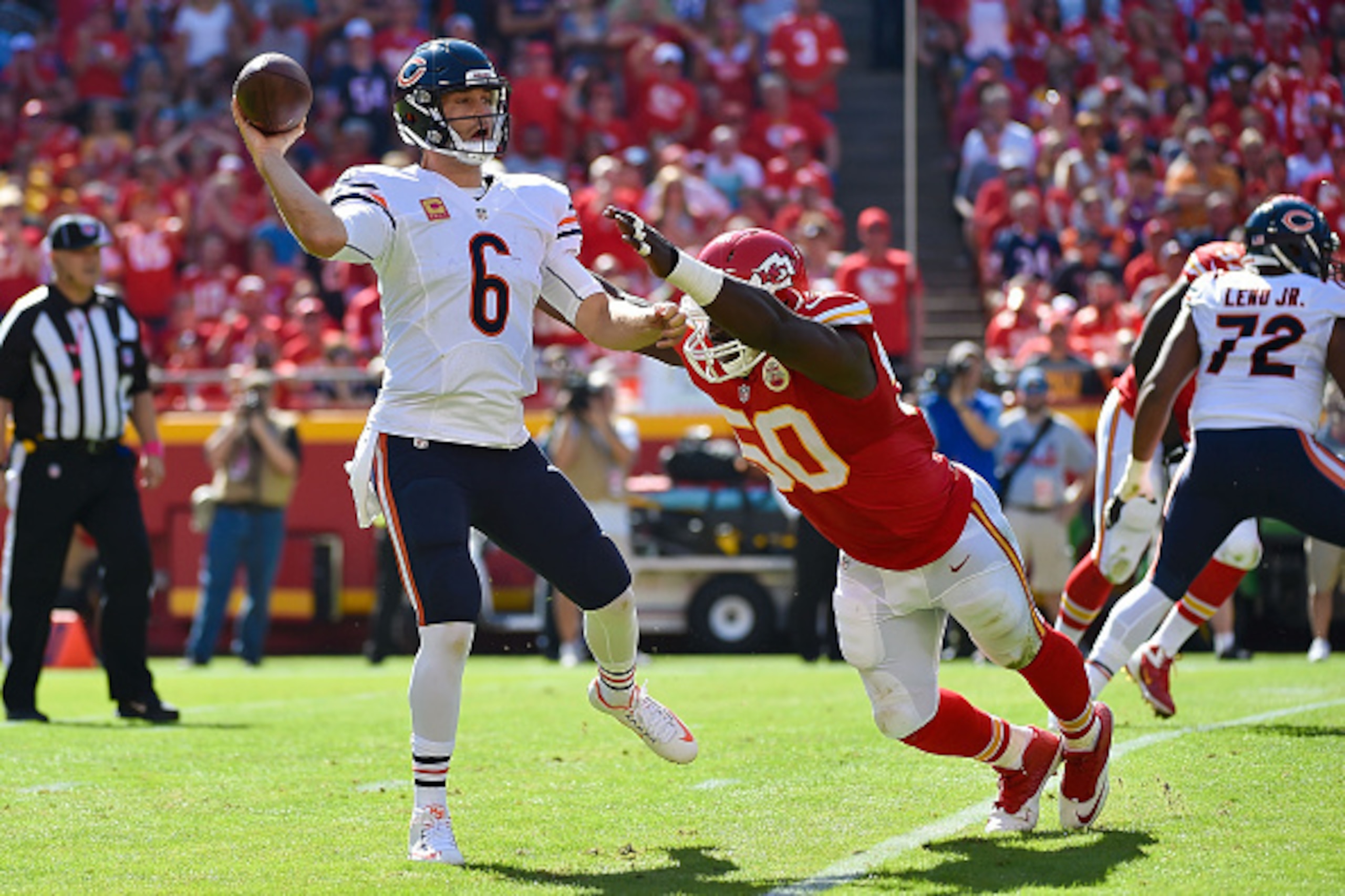 KANSAS CITY, MO - OCTOBER 11:  Jay Cutler (6) of the Chicago Bears throws the ball avoiding the attempted sack of Justin Houston (50) of the Kansas City Chiefs at Arrowhead Stadium during the game on October 11, 2015 in Kansas City, Missouri. (Photo by Pe