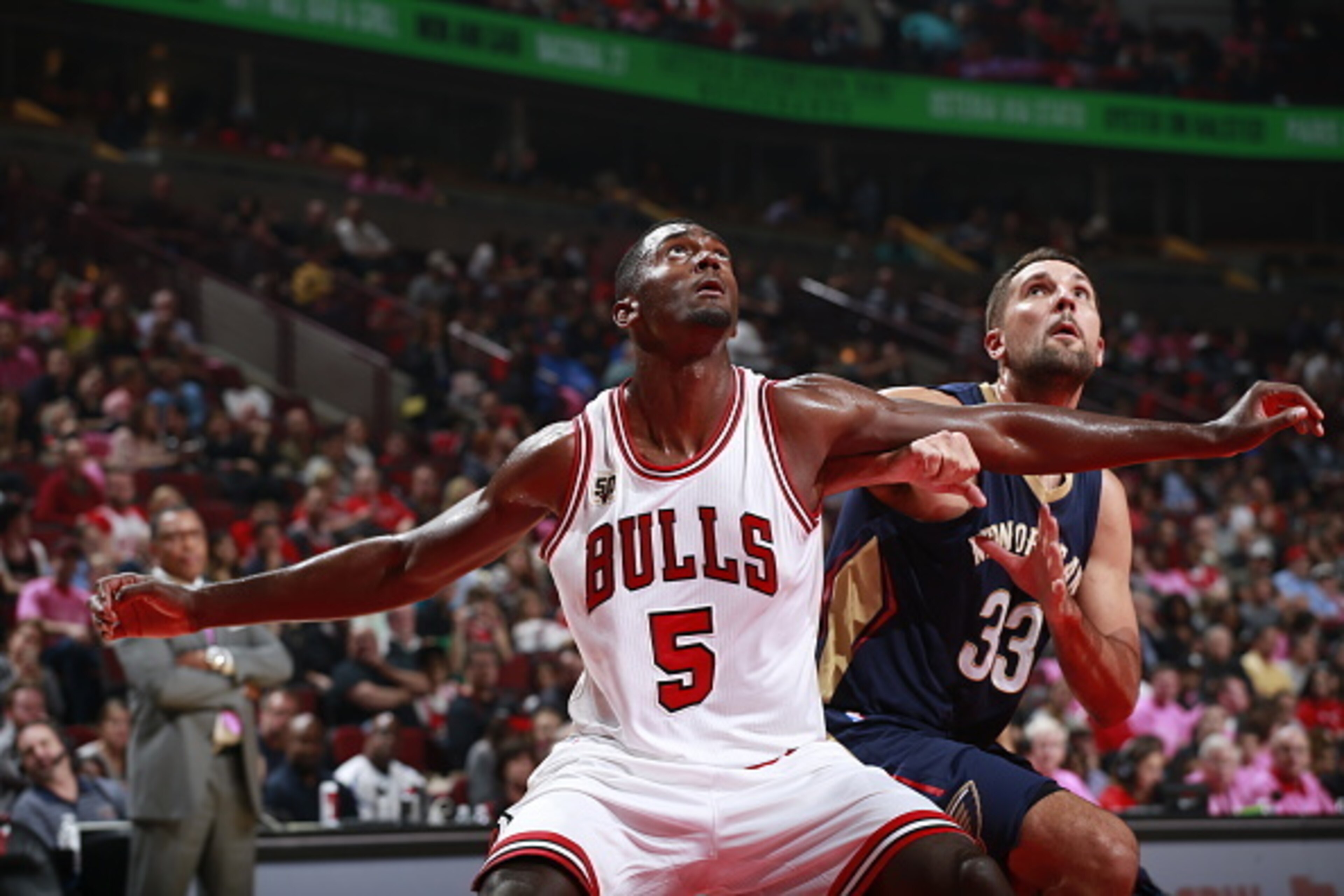 CHICAGO, IL - OCTOBER 12:  Bobby Portis #5 of the Chicago Bulls fights for position against Ryan Anderson #33 of the New Orleans Pelicans on October 12, 2015 at the United Center in Chicago, Illinois. NOTE TO USER: User expressly acknowledges and agrees t