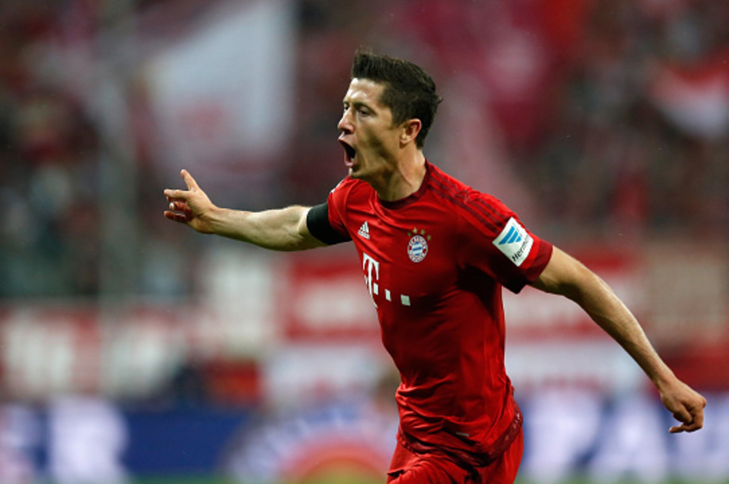 MUNICH, GERMANY - SEPTEMBER 22:  Robert Lewandowski of Bayern Munich celebrates after scoring his second goal during the Bundesliga match between FC Bayern Muenchen and VfL Wolfsburg at Allianz Arena on September 22, 2015 in Munich, Germany.  (Photo by Bo