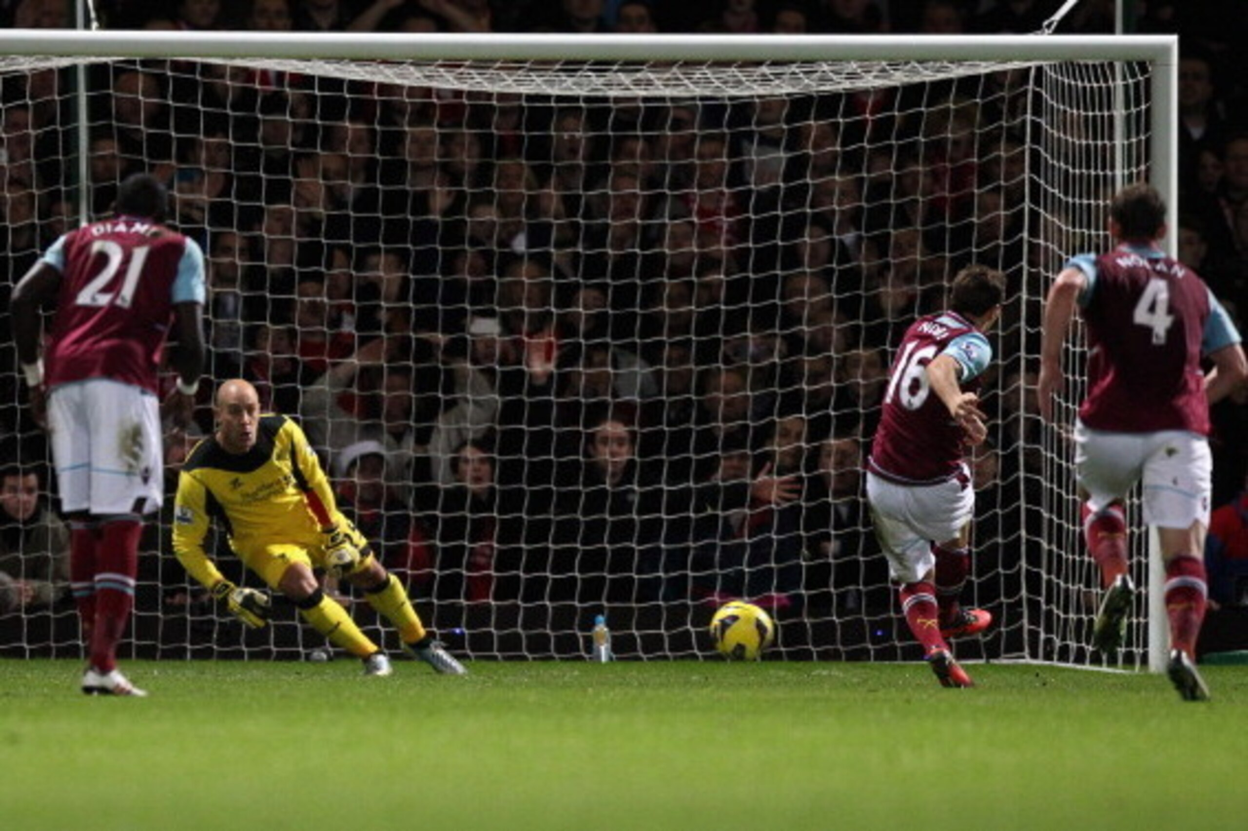 LONDON, ENGLAND - DECEMBER 09:  Mark Noble of West Ham United scores his penalty past Pepe Reina of Liverpool during the Barclays Premier League match between West Ham United and Liverpool at the Boleyn Ground on December 9, 2012 in London, England.  (Pho