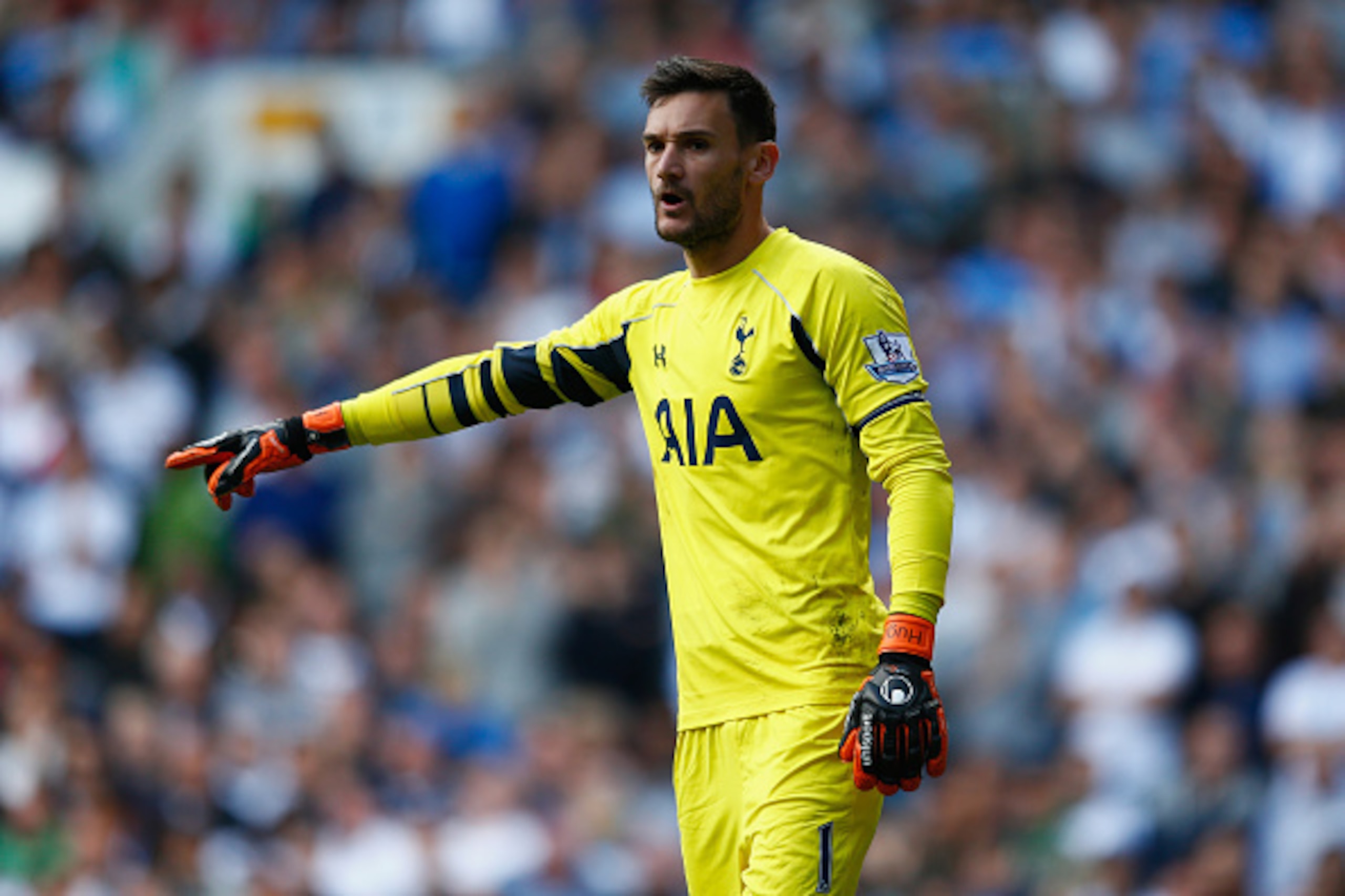 LONDON, ENGLAND - SEPTEMBER 26: Hugo Lloris of Tottenham Hotspur gestures during the Barclays Premier League match between Tottenham Hotspur and Manchester City at White Hart Lane on September 26, 2015 in London, United Kingdom.  (Photo by Julian Finney/G