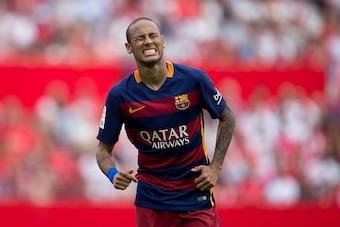 SEVILLE, SPAIN - OCTOBER 03:  Neymar JR. of FC Barcelona reacts as he fails to score during the La Liga match between Sevilla FC and FC Barcelona at Estadio Ramon Sanchez Pizjuan on October 3, 2015 in Seville, Spain.  (Photo by Gonzalo Arroyo Moreno/Getty