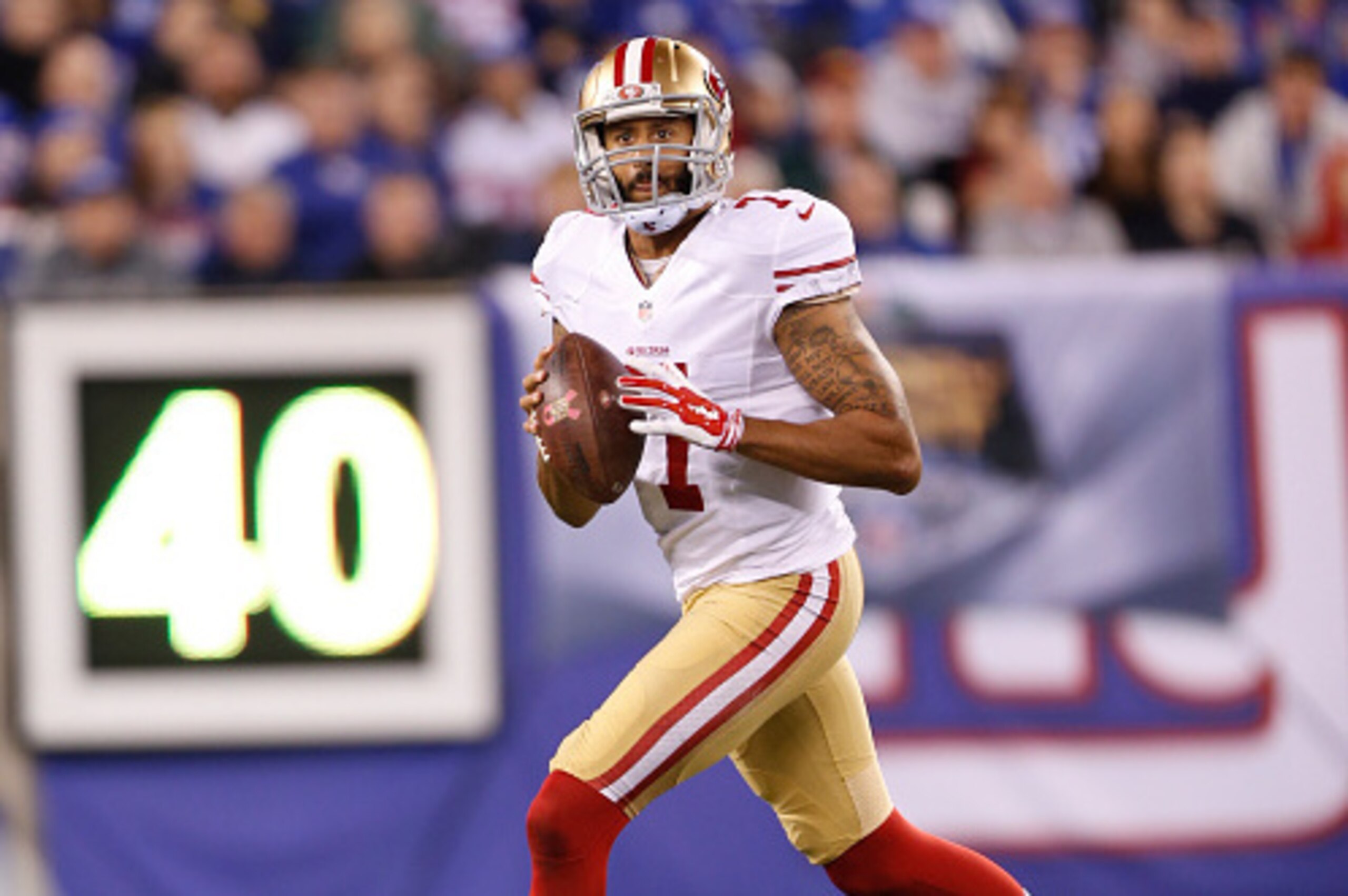 EAST RUTHERFORD, NJ - OCTOBER 11: Colin Kaepernick #7 of the San Francisco 49ers looks for an open receiver during the game against the New York Giants at MetLife Stadium on October 11, 2015 in East Rutherford, New Jersey. The Giants defeated the 49ers 30
