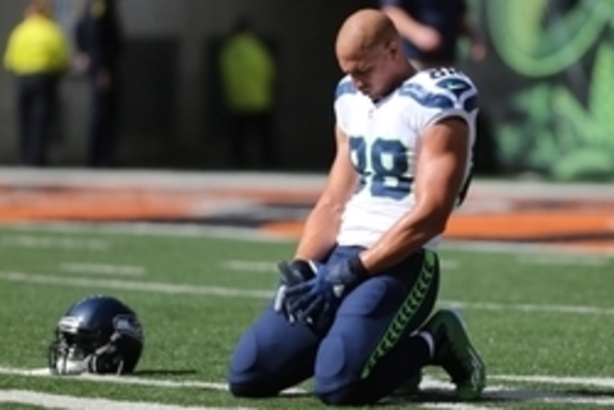 Oct 11, 2015; Cincinnati, OH, USA; Seattle Seahawks tight end Jimmy Graham (88) against the Cincinnati Bengals at Paul Brown Stadium. The Bengals won 27-24. Mandatory Credit: Aaron Doster-USA TODAY Sports