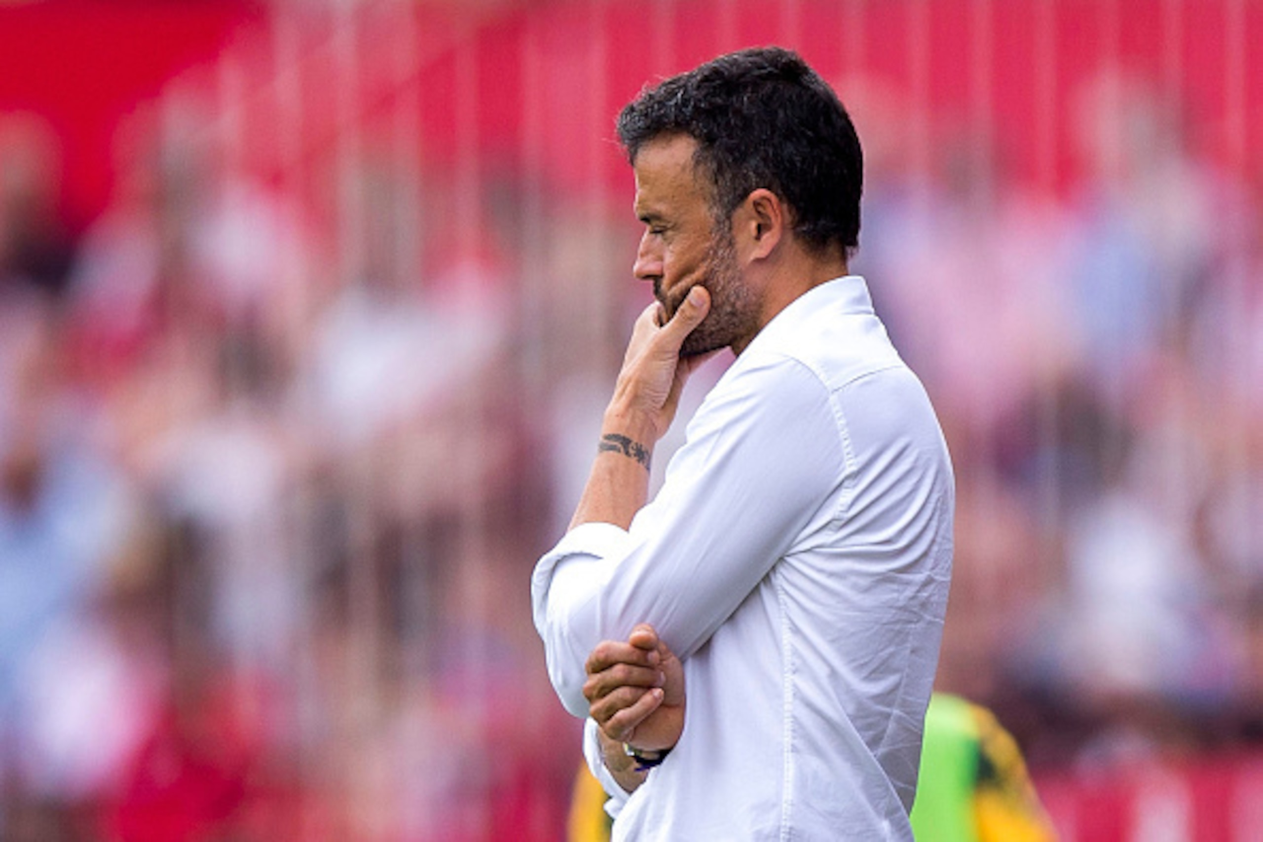 SEVILLE, SPAIN - OCTOBER 03:  Head coach Luis Enrique Martinez of FC Barcelona reacts during the La Liga match between Sevilla FC and FC Barcelona at Estadio Ramon Sanchez Pizjuan on October 3, 2015 in Seville, Spain.  (Photo by Gonzalo Arroyo Moreno/Gett