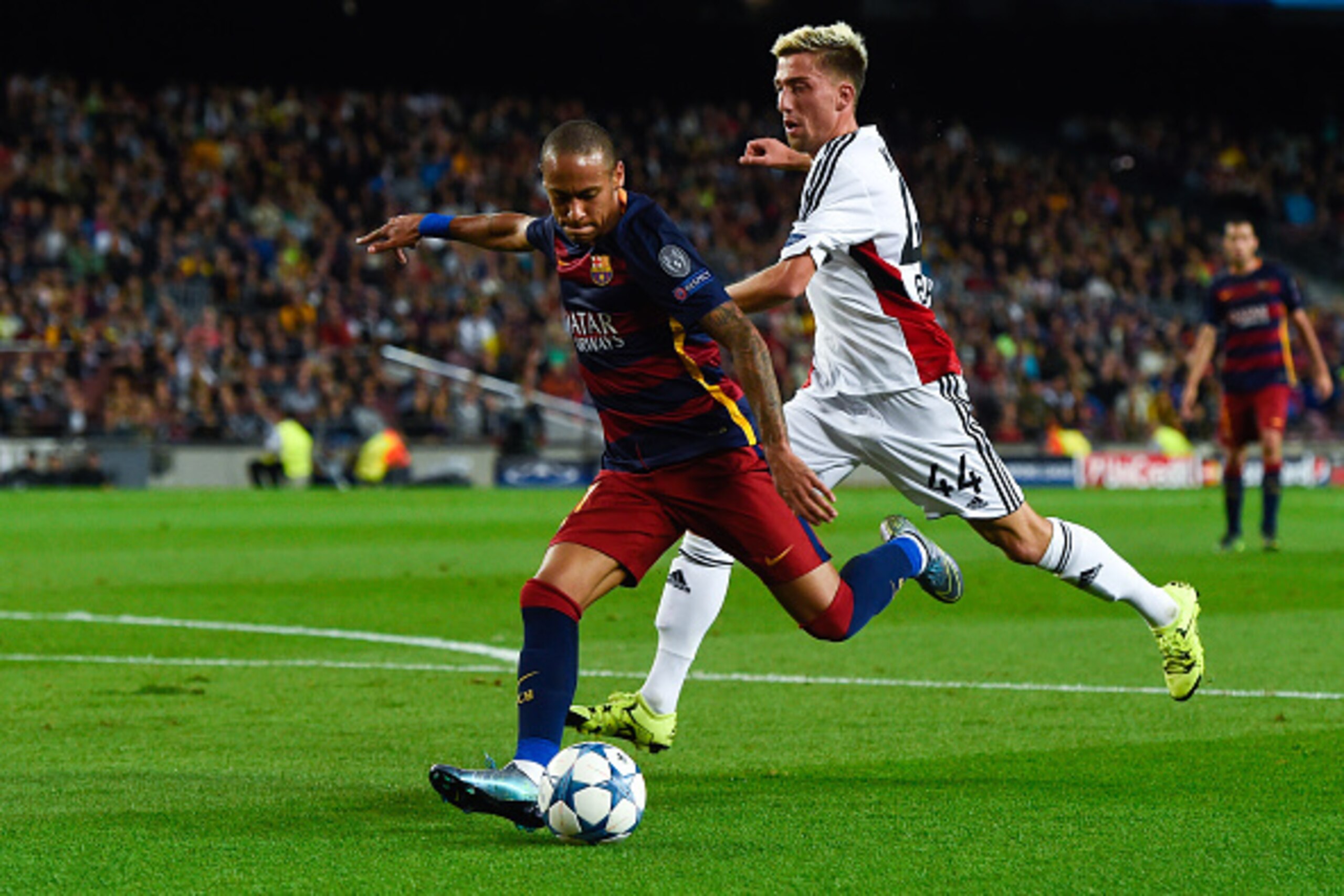 BARCELONA, SPAIN - SEPTEMBER 29:  Neymar of FC Barcelona competes for the ball with Kevin Kampl of Bayer 04 Leverkusen during the UEFA Champions League Group E match between FC Barcelona and Bayer 04 Leverkusen on September 29, 2015 in Barcelona, Spain.  