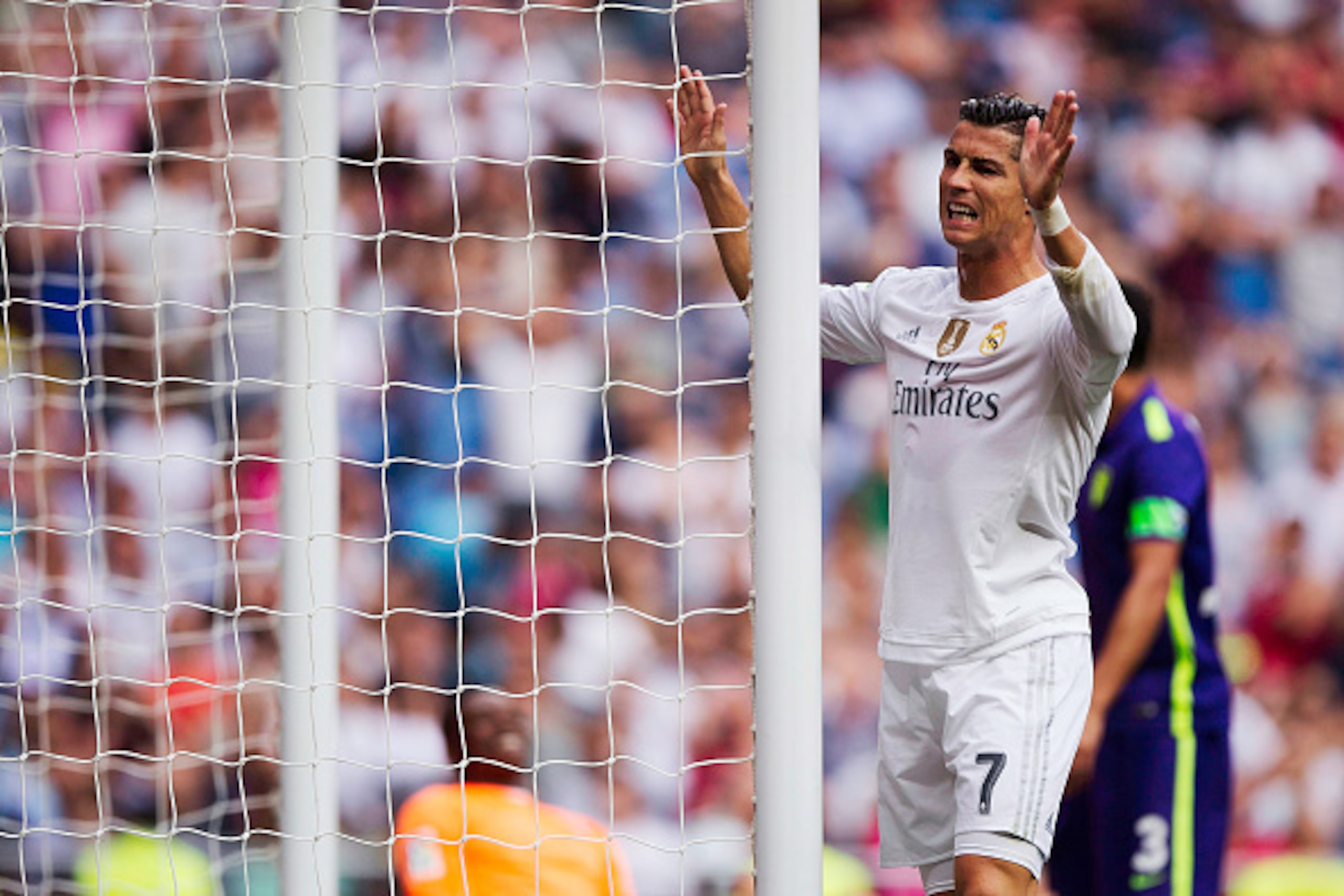 MADRID, SPAIN - SEPTEMBER 26: Cristiano Ronaldo of Real Madrid CF reacts as he fail to score during the La Liga match between Real Madrid CF and Malaga CF at Estadio Santiago Bernabeu on September 26, 2015 in Madrid, Spain.  (Photo by Gonzalo Arroyo Moren