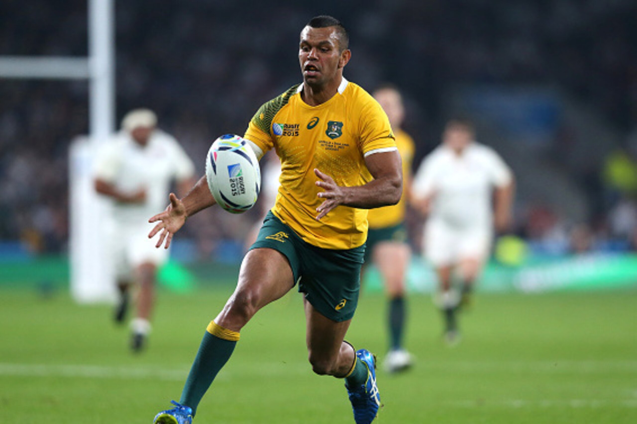 LONDON, ENGLAND - OCTOBER 03:  Kurtley Beale controls the ball during the 2015 Rugby World Cup Pool A match between England and Australia at Twickenham Stadium on October 3, 2015 in London, United Kingdom.  (Photo by David Rogers/Getty Images)