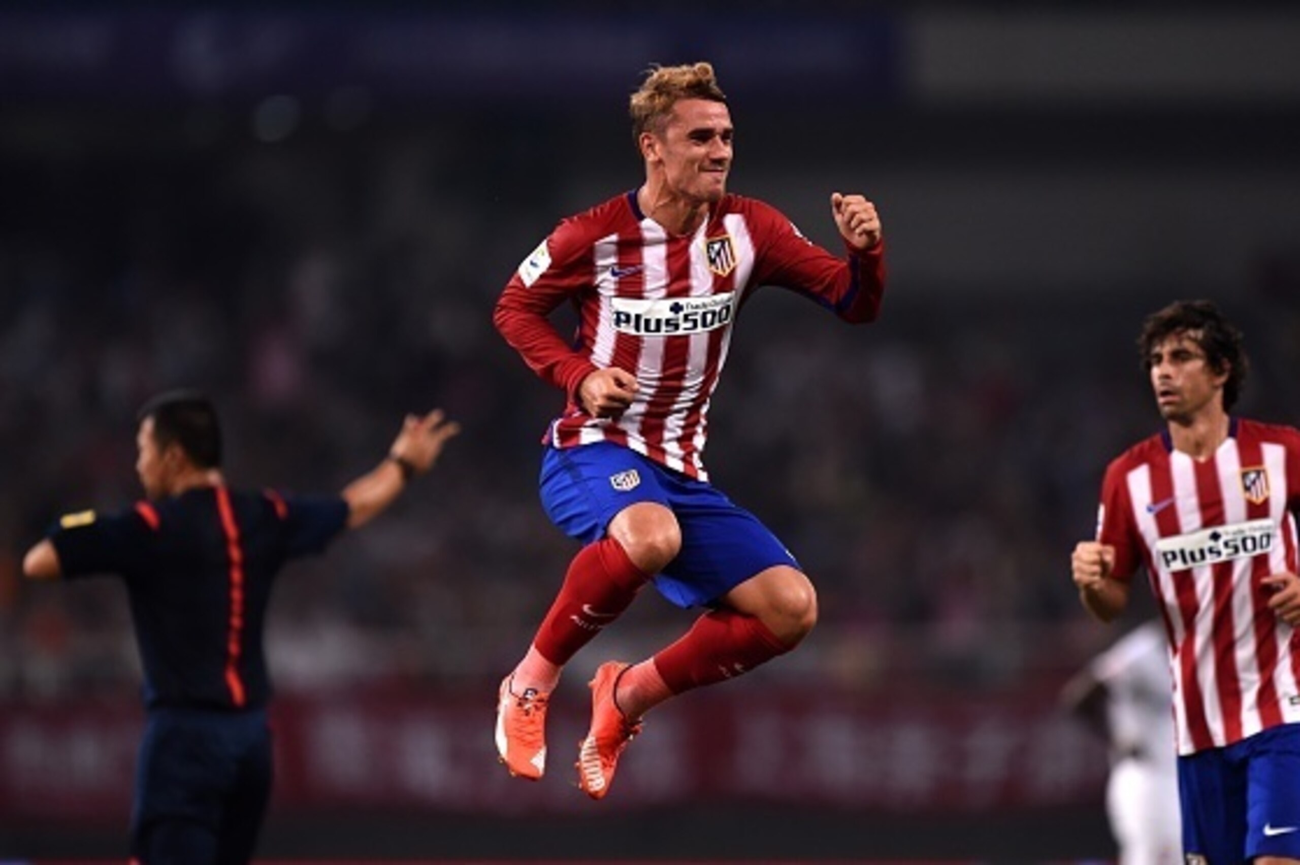 Atletico Madrid's French forward Antoine Griezmann (C) celebrates his second goal during a friendly football match between Shanghai SIPG and Atletico Madrid in Shanghai on August 4, 2015. AFP PHOTO / JOHANNES EISELE        (Photo credit should read JOHANN