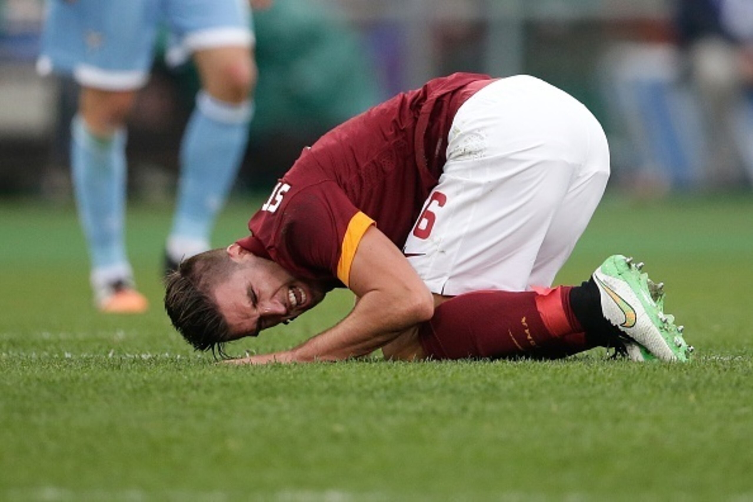 Kevin Strootman of AS Roma during the Serie A match between AS Roma and Lazio Roma on January 11,2014 at the Stadio Olimpico in Rome, Italy.(Photo by VI Images via Getty Images) Kevin Strootman of AS Roma during the Serie A match between AS Roma and Lazio Roma on January 11,2014 at the Stadio Olimpico in Rome, Italy.(Photo by VI Images via Getty Images)