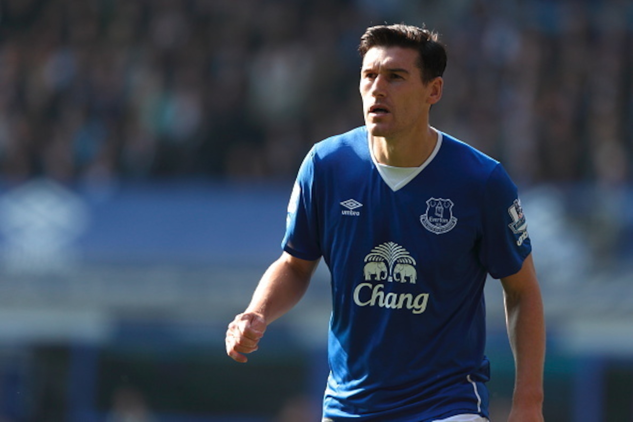 LIVERPOOL, ENGLAND - OCTOBER 04:  Gareth Barry of Everton during the Barclays Premier League match between Everton and Liverpool at Goodison Park on October 04, 2015 in Liverpool, England.  (Photo by Matthew Ashton - AMA/Getty Images)