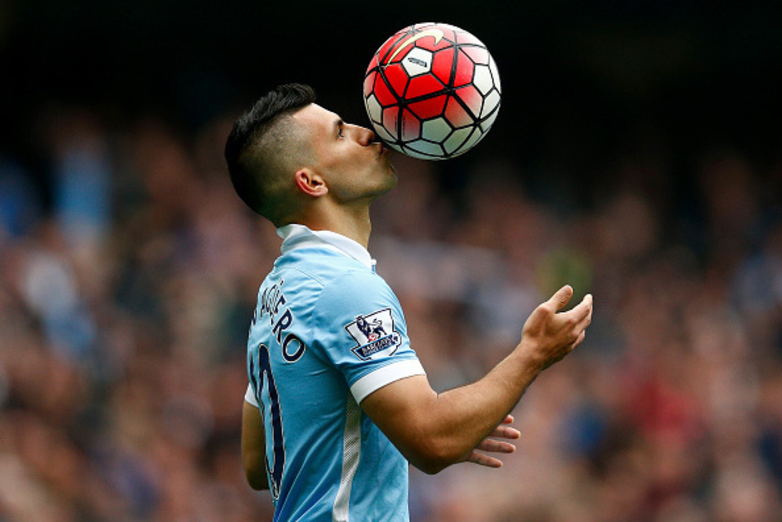 MANCHESTER, ENGLAND - OCTOBER 03:  Sergio Aguero of Manchester City kisses the ball to celebrate a goal during the Barclays Premier League match between Manchester City and Newcastle United at Etihad Stadium on October 3, 2015 in Manchester, United Kingdo