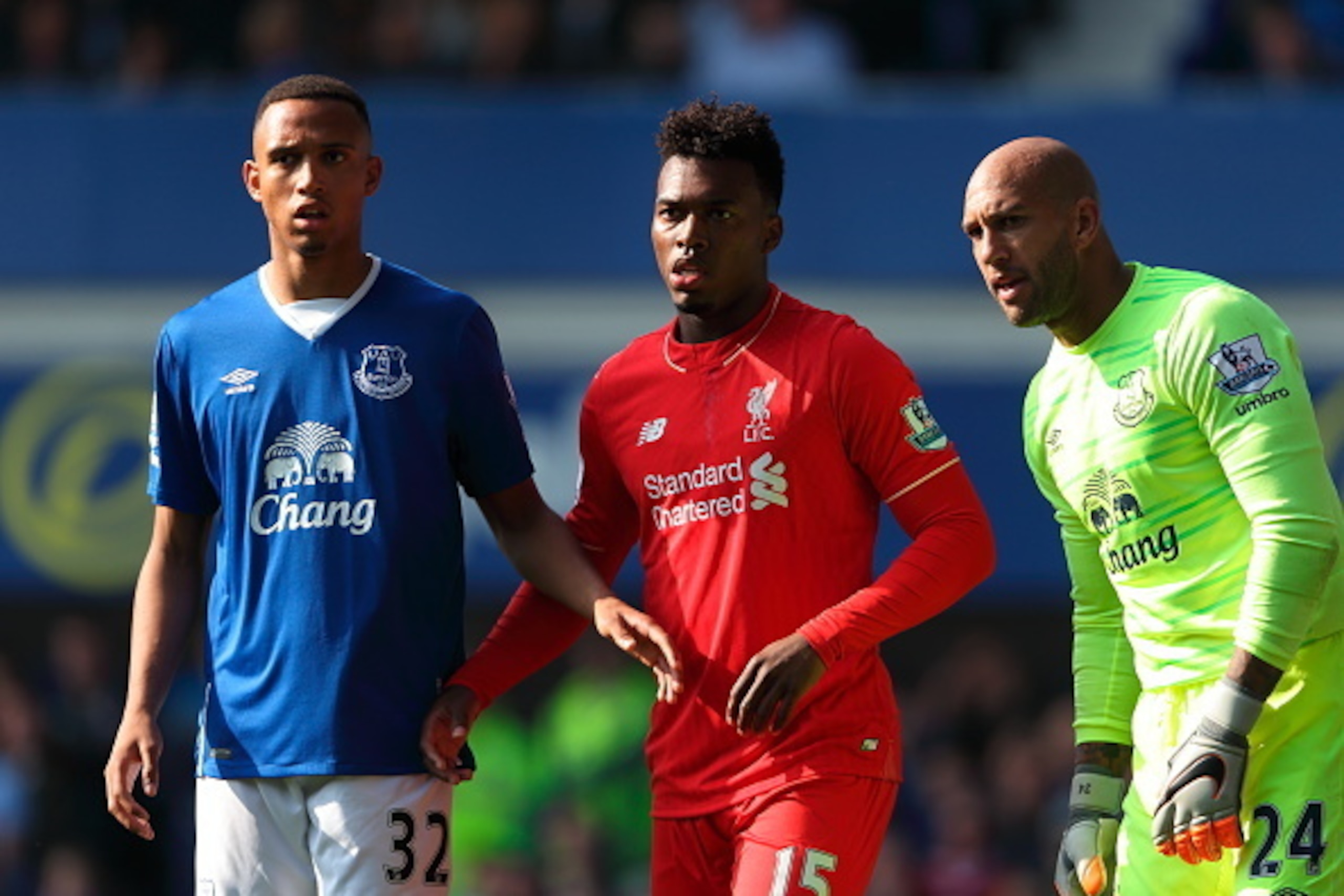 LIVERPOOL, ENGLAND - OCTOBER 04: Brendan Galloway of Everton, Daniel Sturridge of Liverpool and Tim Howard of Everton during the Barclays Premier League match between Everton and Liverpool at Goodison Park on October 04, 2015 in Liverpool, England. (Pho LIVERPOOL, ENGLAND - OCTOBER 04: Brendan Galloway of Everton, Daniel Sturridge of Liverpool and Tim Howard of Everton during the Barclays Premier League match between Everton and Liverpool at Goodison Park on October 04, 2015 in Liverpool, England. (Pho