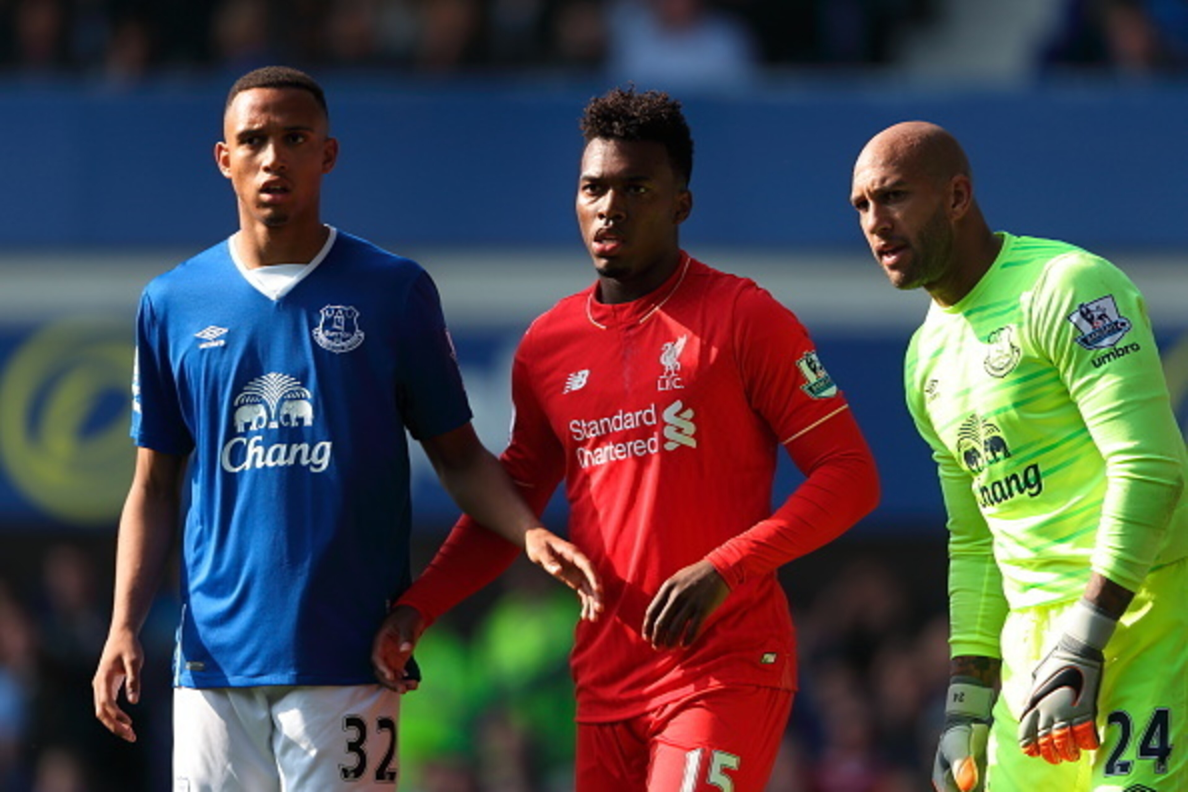 LIVERPOOL, ENGLAND - OCTOBER 04: Brendan Galloway of Everton, Daniel Sturridge of Liverpool and Tim Howard of Everton during the Barclays Premier League match between Everton and Liverpool at Goodison Park on October 04, 2015 in Liverpool, England. (Pho LIVERPOOL, ENGLAND - OCTOBER 04: Brendan Galloway of Everton, Daniel Sturridge of Liverpool and Tim Howard of Everton during the Barclays Premier League match between Everton and Liverpool at Goodison Park on October 04, 2015 in Liverpool, England. (Pho