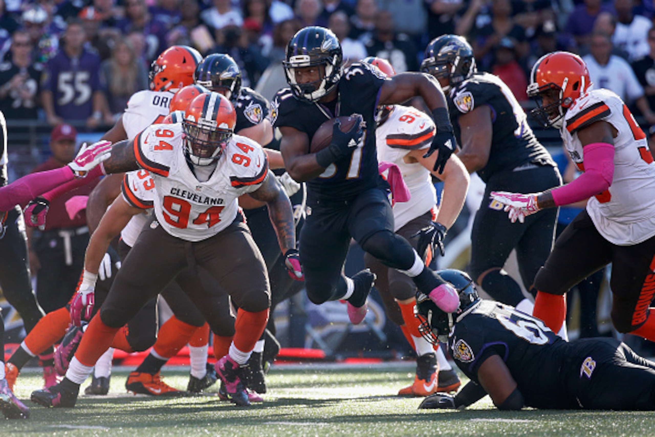 BALTIMORE, MD - OCTOBER 11:  Running back Javorius Allen #37 of the Baltimore Ravens carries the ball against the Cleveland Browns at M&T Bank Stadium on October 11, 2015 in Baltimore, Maryland.  (Photo by Rob Carr/Getty Images)