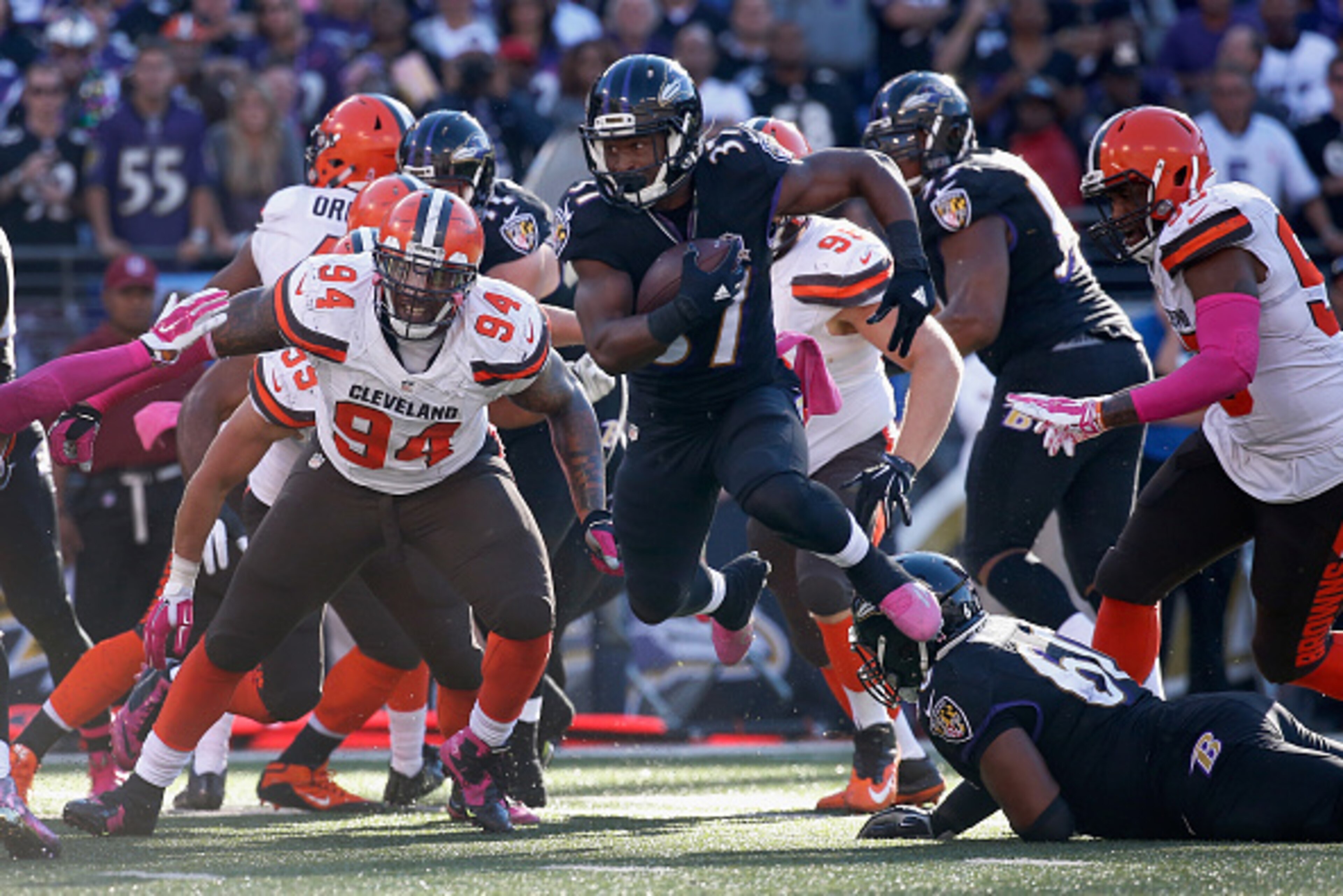 BALTIMORE, MD - OCTOBER 11:  Running back Javorius Allen #37 of the Baltimore Ravens carries the ball against the Cleveland Browns at M&T Bank Stadium on October 11, 2015 in Baltimore, Maryland.  (Photo by Rob Carr/Getty Images)