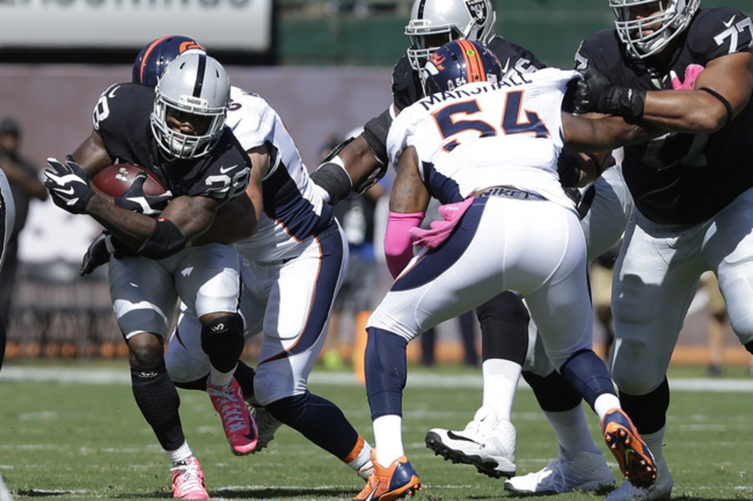 Raiders RB Latavius Murray tackled from behind Raiders RB Latavius Murray tackled from behind