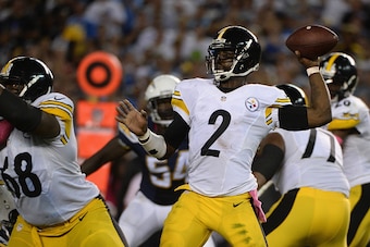 SAN DIEGO, CA - OCTOBER 12:  Quarterback Mike Vick #2 of the Pittsburgh Steelers looks to pass against the San Diego Chargers defense at Qualcomm Stadium on October 12, 2015 in San Diego, California.  (Photo by Donald Miralle/Getty Images)