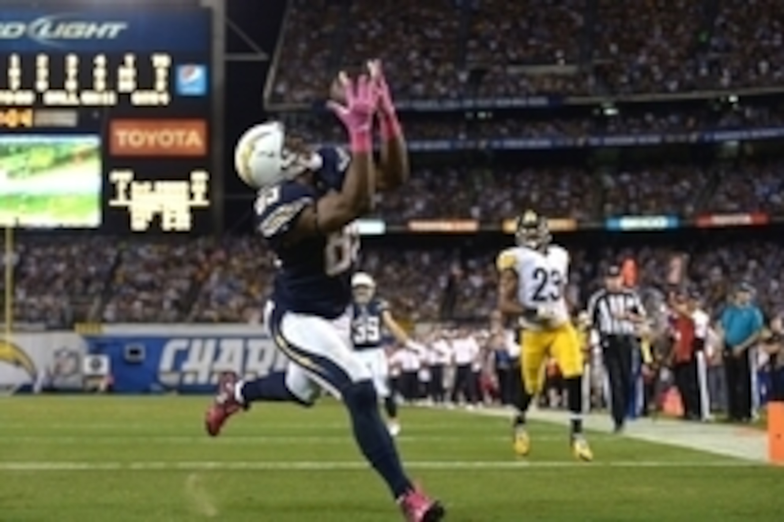Oct 12, 2015; San Diego, CA, USA; San Diego Chargers tight end Antonio Gates (85) catches a fourth quarter touchdown as Pittsburgh Steelers free safety Mike Mitchell (23) looks on at Qualcomm Stadium. Mandatory Credit: Jake Roth-USA TODAY Sports Oct 12, 2015; San Diego, CA, USA; San Diego Chargers tight end Antonio Gates (85) catches a fourth quarter touchdown as Pittsburgh Steelers free safety Mike Mitchell (23) looks on at Qualcomm Stadium. Mandatory Credit: Jake Roth-USA TODAY Sports