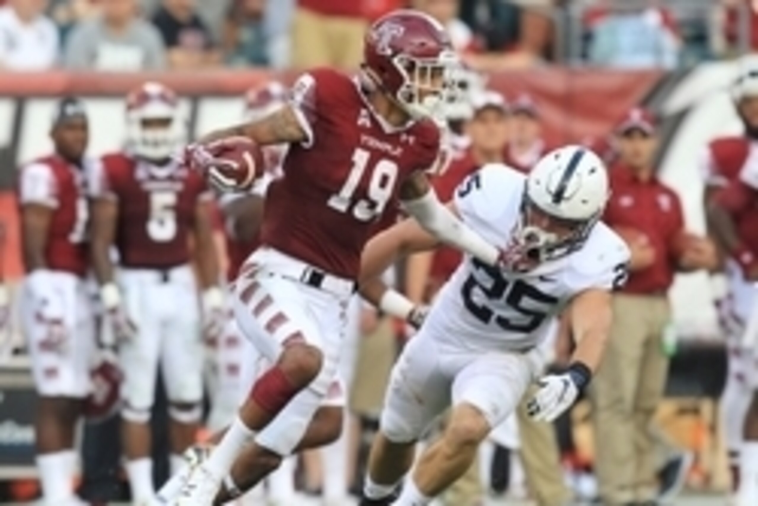 Sep 5, 2015; Philadelphia, PA, USA; Temple Owls wide receiver Robby Anderson (19) grabs the face mask of Penn State Nittany Lions linebacker Von Walker (25) while running with the football during the fourth quarter at Lincoln Financial Field. Temple defea