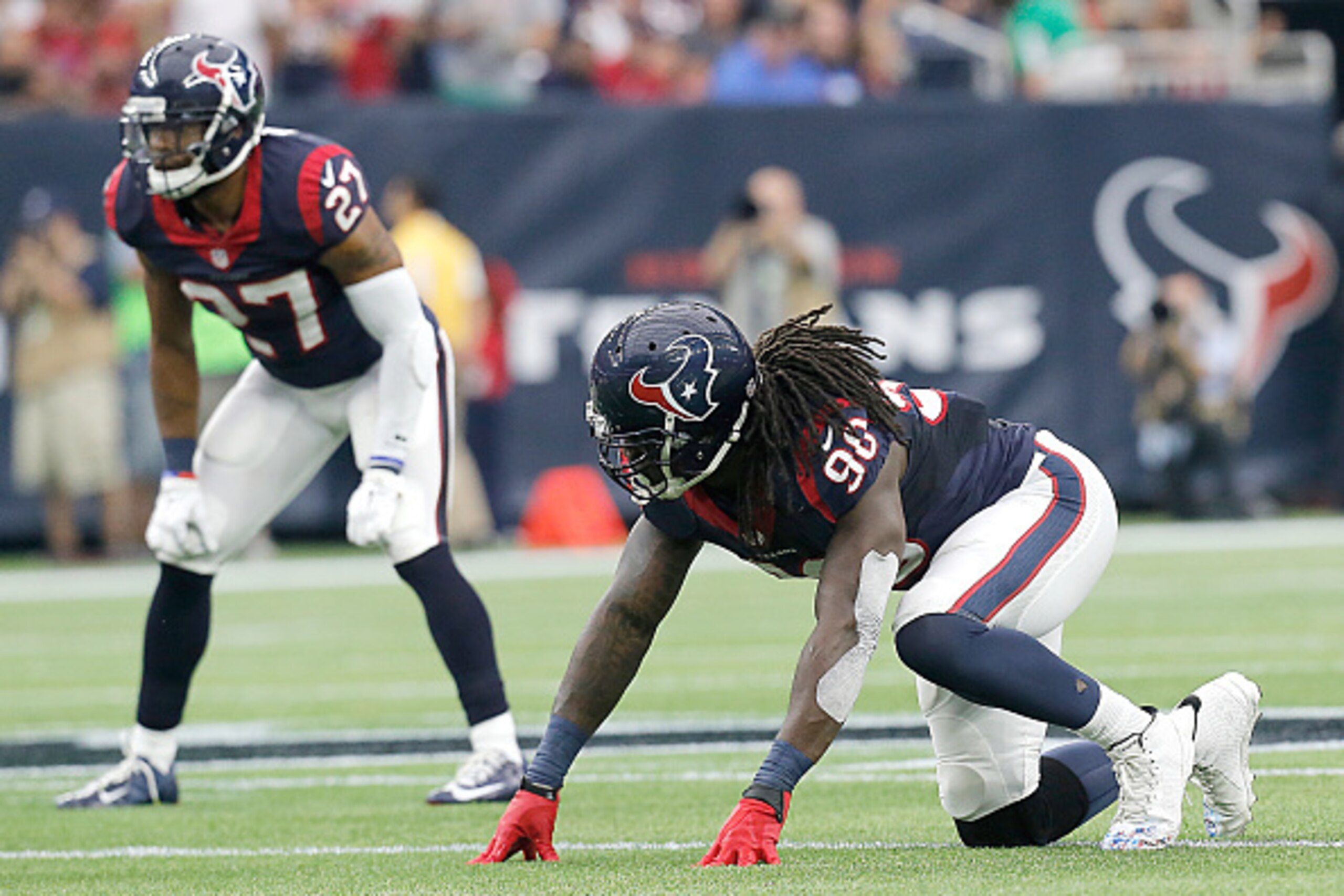 HOUSTON, TX - SEPTEMBER 27:  Jadeveon Clowney #90 of the Houston Texans lines up against the Tampa Bay Buccaneers on September 27, 2015 at NRG Stadium in Houston, Texas. Texans won 19 to 9.(Photo by Thomas B. Shea/Getty Images)