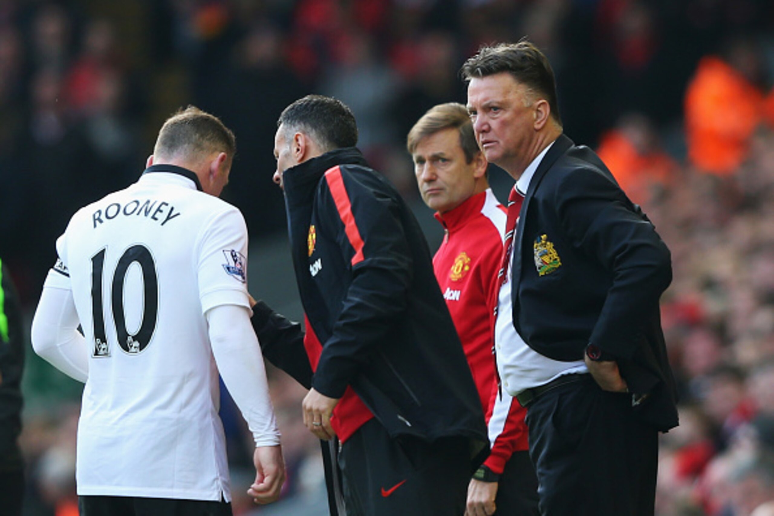 LIVERPOOL, ENGLAND - MARCH 22: Louis van Gaal, manager of Manchester United and assistant Ryan Giggs talk to Wayne Rooney during the Barclays Premier League match between Liverpool and Manchester United at Anfield on March 22, 2015 in Liverpool, England. 