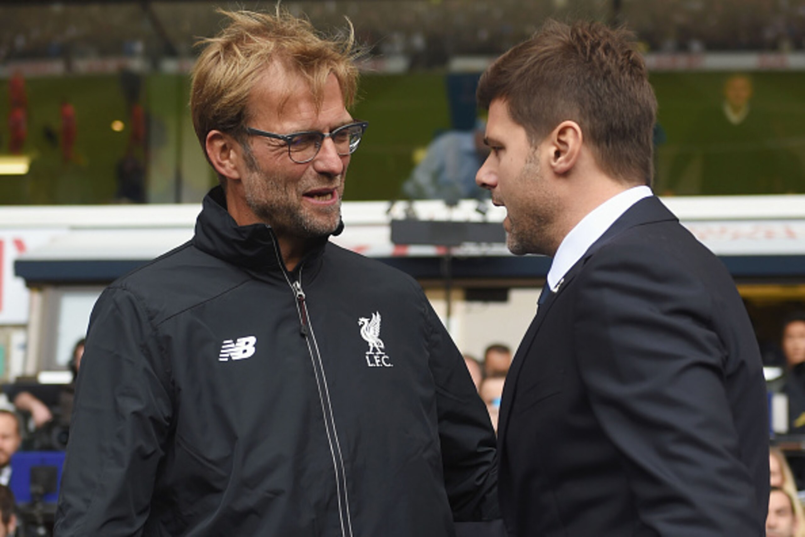 LONDON, ENGLAND - OCTOBER 17:  Jurgen Klopp, manager of Liverpool and Mauricio Pochettino Manager of Tottenham Hotspur greet prior to the Barclays Premier League match between Tottenham Hotspur and Liverpool at White Hart Lane on October 17, 2015 in Londo