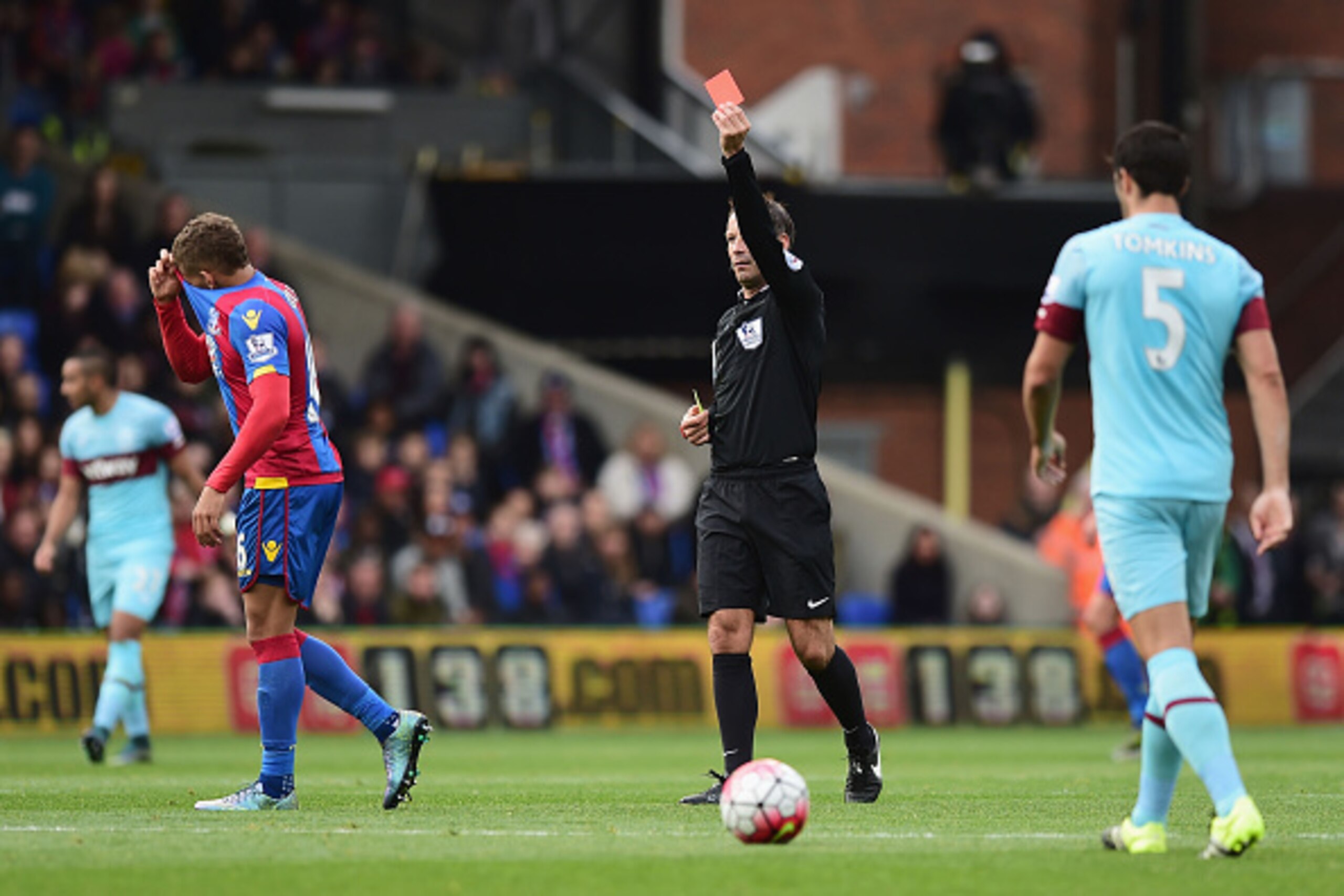 LONDON, ENGLAND - OCTOBER 17: Dwight Gayle of Crystal Palace is shown a red card by referee Mark Clattenburg during the Barclays Premier League match between Crystal Palace and West Ham United at Selhurst Park on October 17, 2015 in London, England.  (Pho