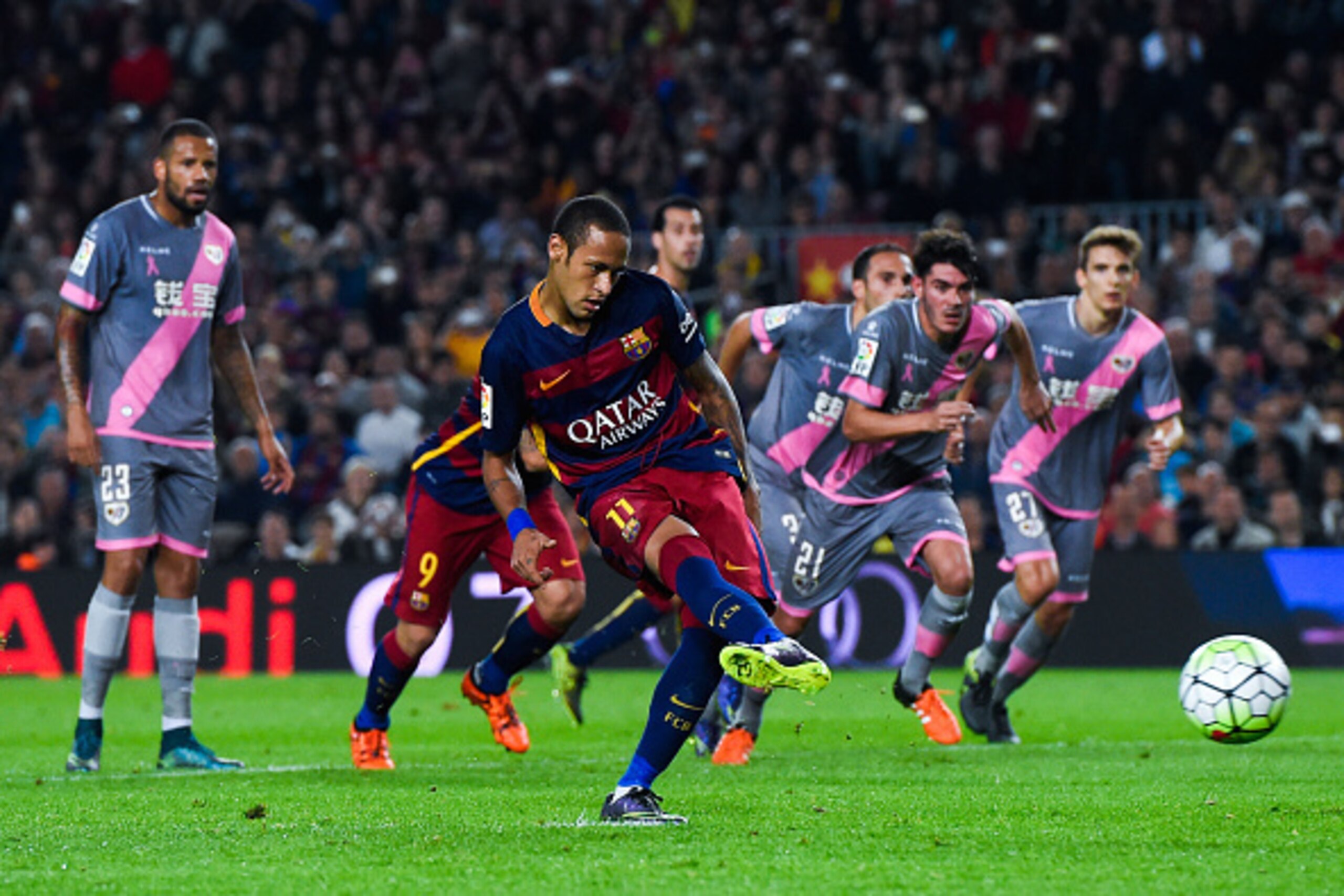BARCELONA, SPAIN - OCTOBER 17:  Neymar of FC Barcelona scores his team's second goal from the penalty spot during the La Liga match between FC Barcelona and Rayo Vallecano at the Camp Nou stadium on October 17, 2015 in Barcelona, Spain.  (Photo by David R