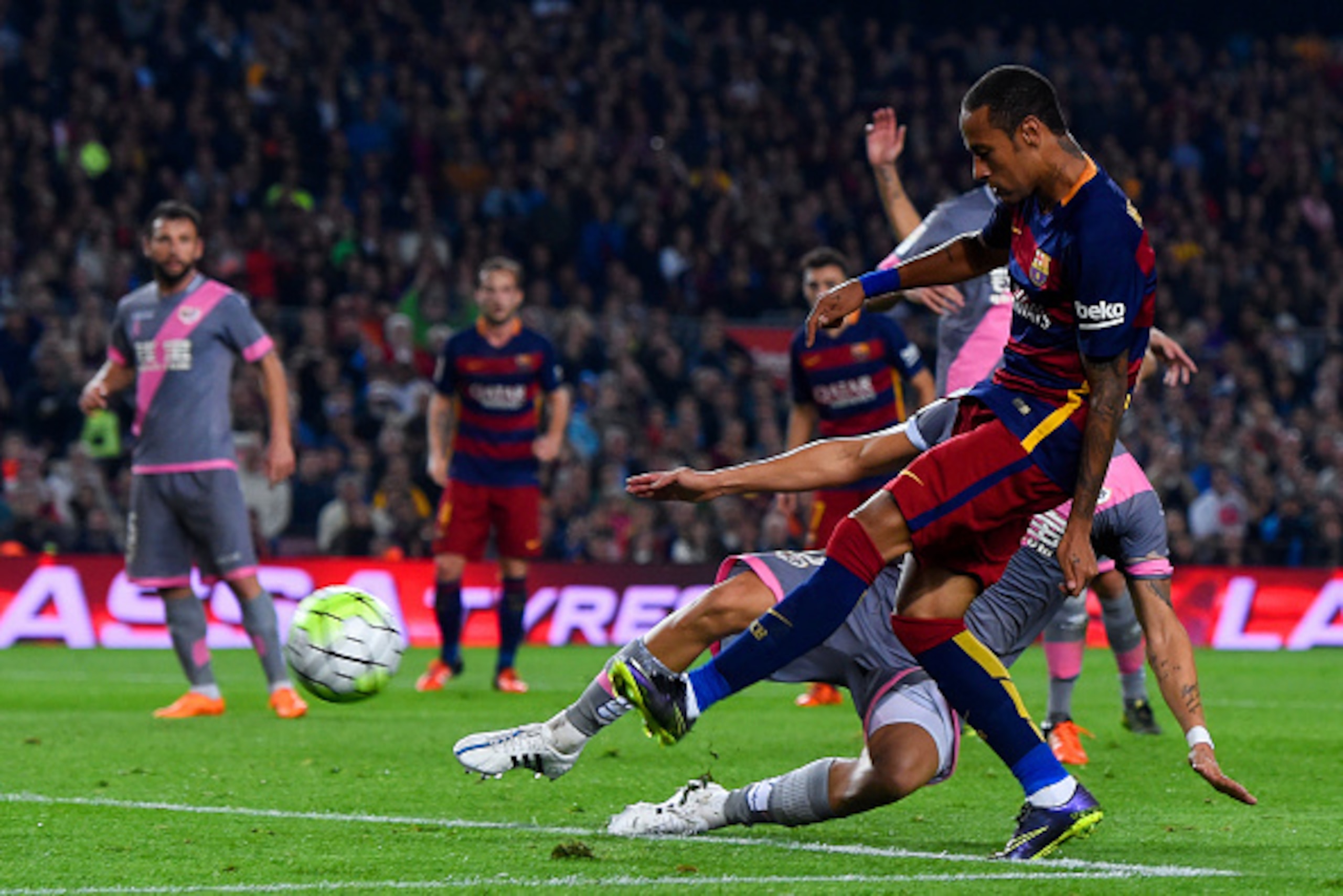 BARCELONA, SPAIN - OCTOBER 17:  Neymar of FC Barcelona scores his team's third goal during the La Liga match between FC Barcelona and Rayo Vallecano at the Camp Nou stadium on October 17, 2015 in Barcelona, Spain.  (Photo by David Ramos/Getty Images)