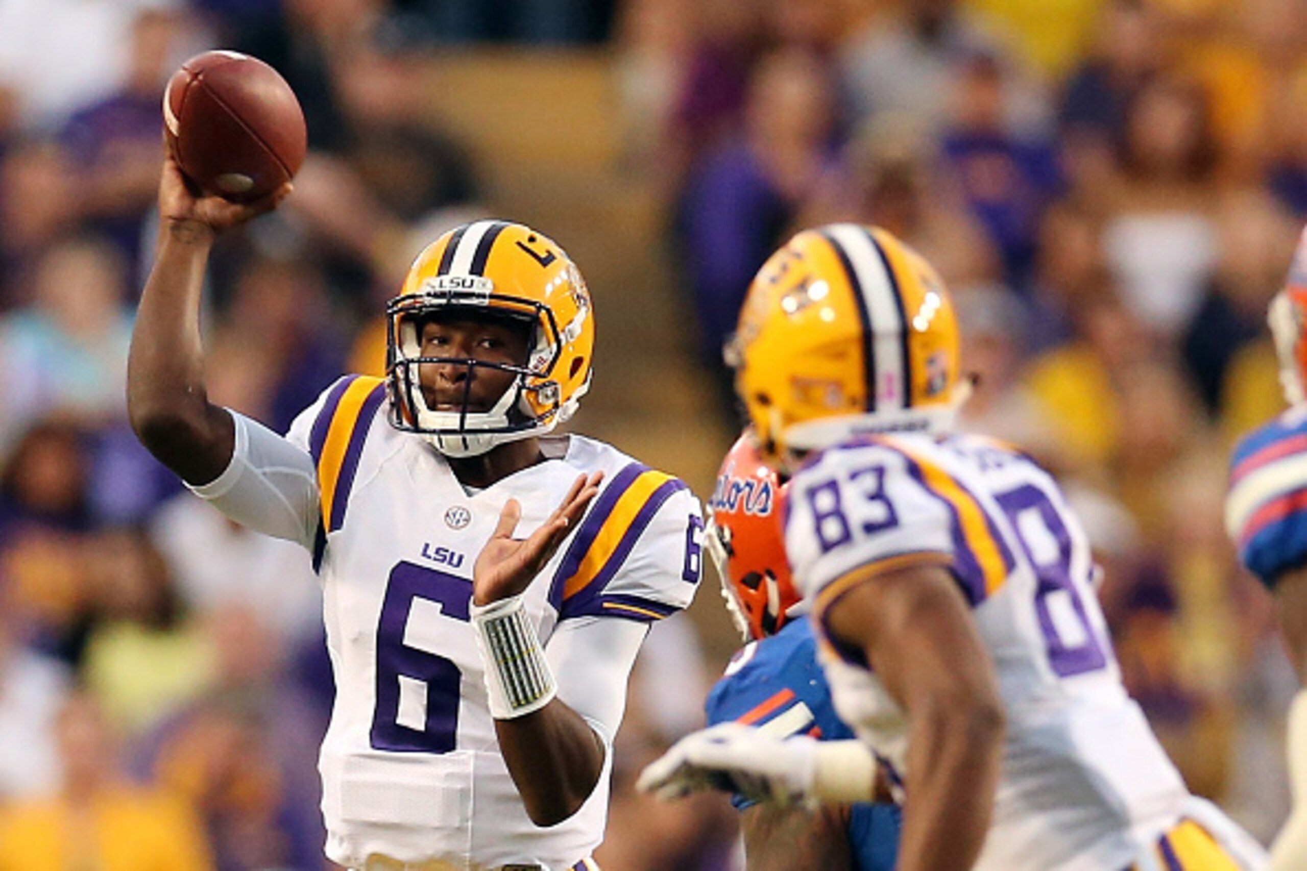 BATON ROUGE, LA - OCTOBER 17:  Brandon Harris #6 of the LSU Tigers throws a pass against the Florida Gators at Tiger Stadium on October 17, 2015 in Baton Rouge, Louisiana.  (Photo by Chris Graythen/Getty Images)