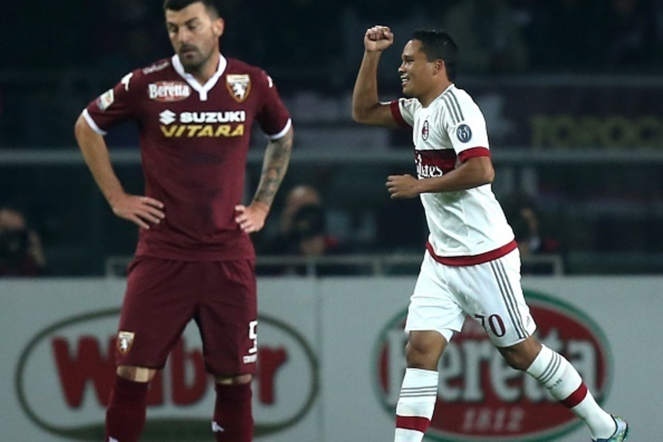 AC Milan's forward Carlos Bacca from Colombia celebrates after scoring during the Italian Serie A football match Torino Vs AC Milan on October 17, 2015 at the 'Olympic Stadium' in Turin.  AFP PHOTO / MARCO BERTORELLO        (Photo credit should read MARCO