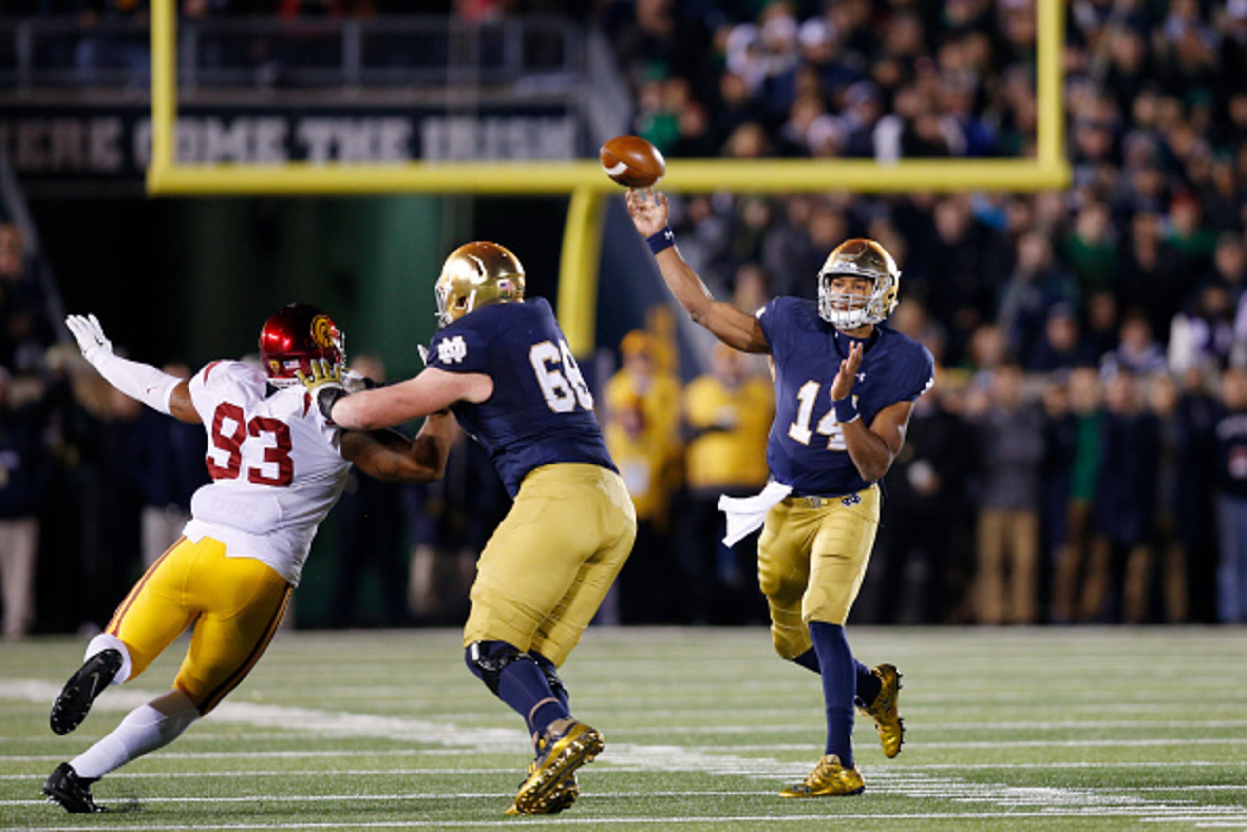 SOUTH BEND, IN - OCTOBER 17: DeShone Kizer #14 of the Notre Dame Fighting Irish passes against the USC Trojans in the first half of the game at Notre Dame Stadium on October 17, 2015 in South Bend, Indiana. (Photo by Joe Robbins/Getty Images)