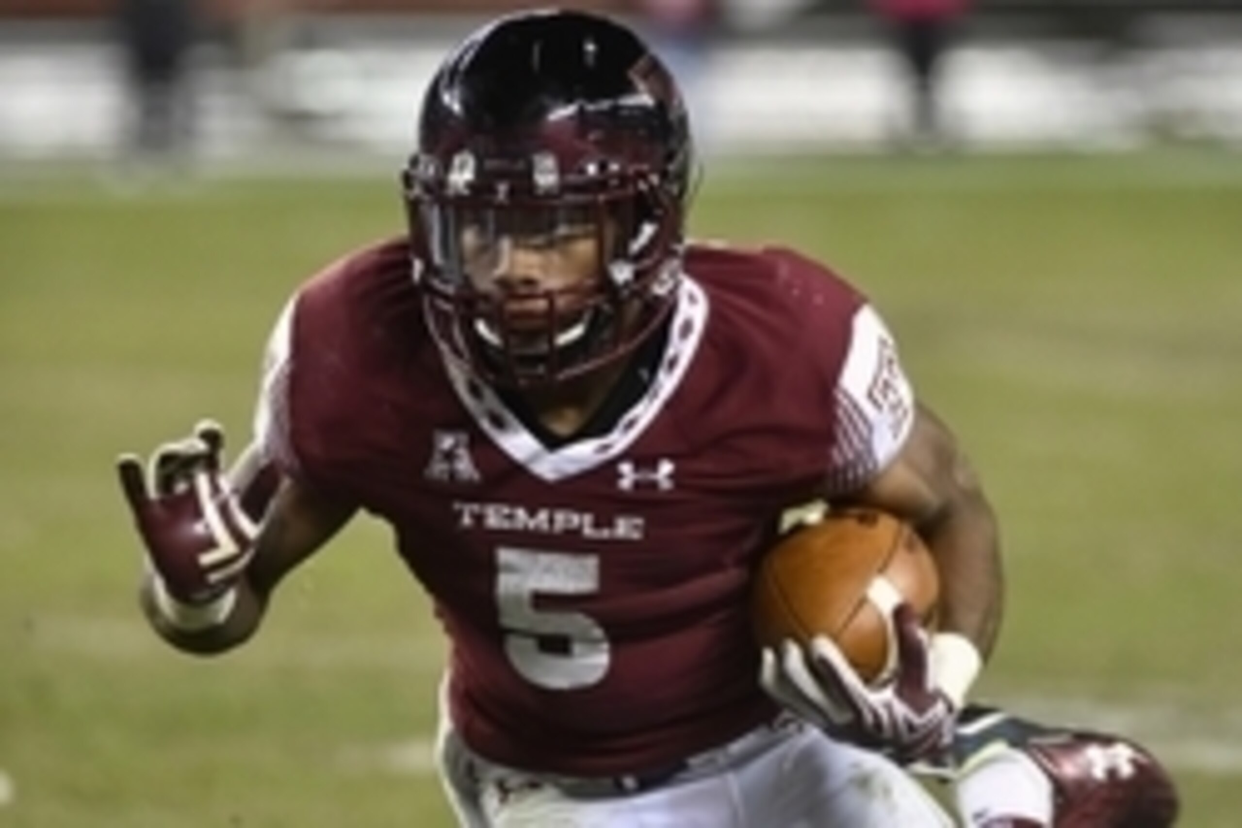 Oct 17, 2015; Philadelphia, PA, USA; Temple Owls running back Jahad Thomas (5) runs the ball against the UCF Knights during the second half at Lincoln Financial Field. The Temple Owls won 30-16. Mandatory Credit: Derik Hamilton-USA TODAY Sports