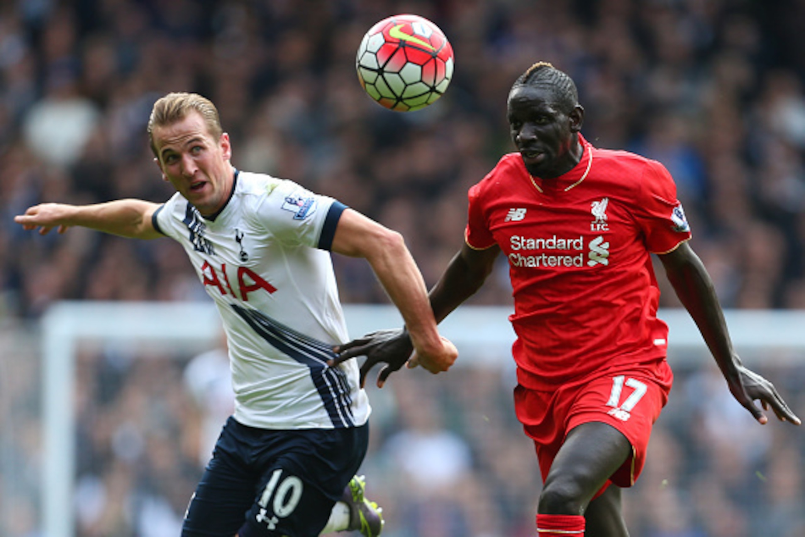 LONDON, ENGLAND - OCTOBER 17:  Harry Kane of Tottenham Hotspur and Mamadou Sakho of Liverpool during the Barclays Premier League match between Tottenham Hotspur and Liverpool at White Hart Lane on October 17, 2015 in London, England.  (Photo by Catherine 