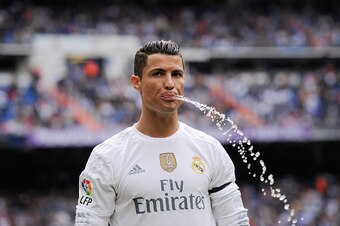 MADRID, SPAIN - OCTOBER 17:  Cristiano Ronaldo of Real Madrid spits out water prior to the La Liga match between Real Madrid CF and Levante UD at estadio Santiago Bernabeu on October 17, 2015 in Madrid, Spain.  (Photo by Denis Doyle/Getty Images)