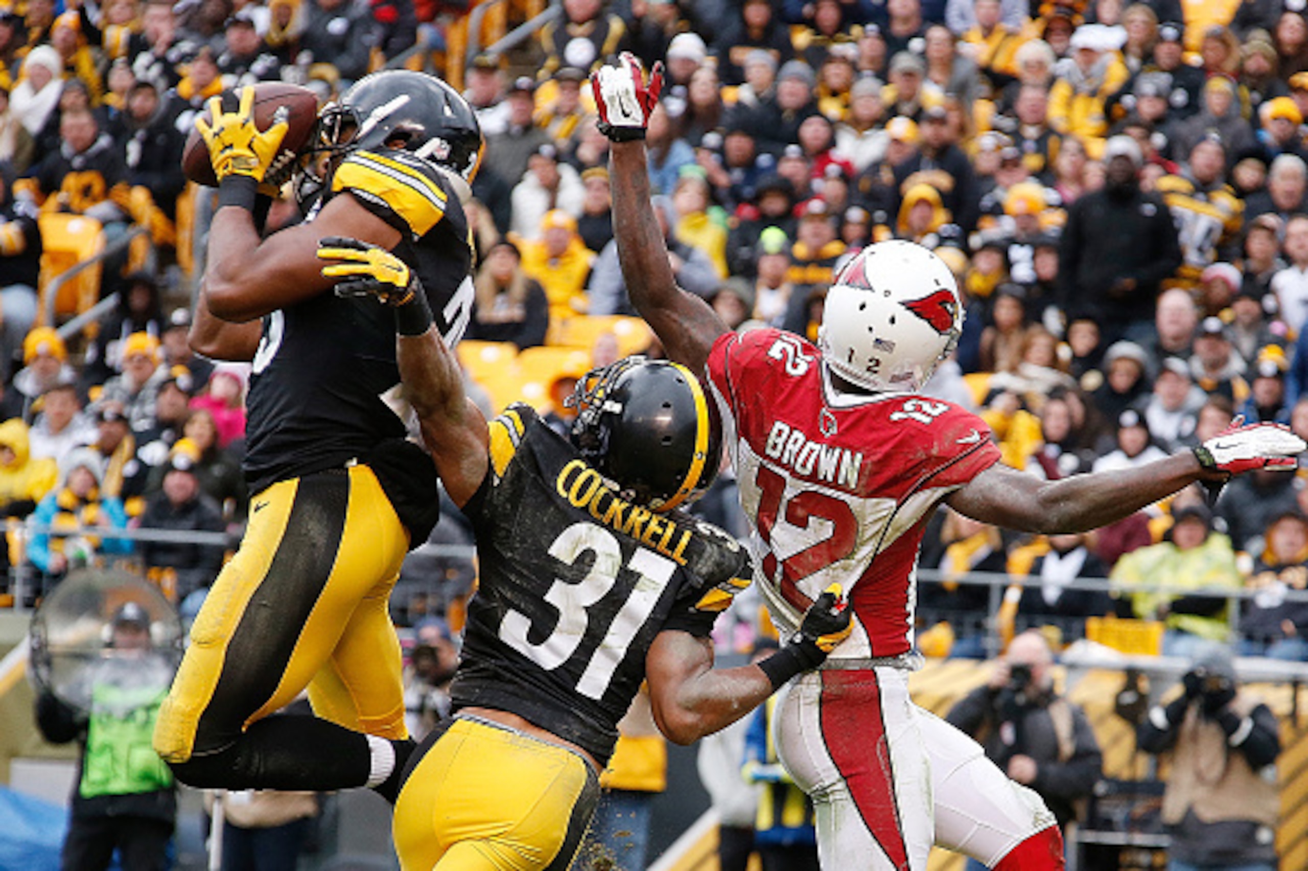 PITTSBURGH, PA - OCTOBER 18: Mike Mitchell #23 of the Pittsburgh Steelers intercepts a pass intended for John Brown #12 of the Arizona Cardinals during the 4th quarter of the game at Heinz Field on October 18, 2015 in Pittsburgh, Pennsylvania. (Photo by PITTSBURGH, PA - OCTOBER 18: Mike Mitchell #23 of the Pittsburgh Steelers intercepts a pass intended for John Brown #12 of the Arizona Cardinals during the 4th quarter of the game at Heinz Field on October 18, 2015 in Pittsburgh, Pennsylvania. (Photo by