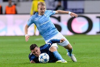 Real Madrid's Austrian midfielder Mateo Kovacic (L) and Malmo's midfielder Oscar Lewicki vie for the ball during the UEFA Champions League first-leg Group A football match between Malmo FF and Real Madrid CF at the Swedbank Stadion, in Malmo, Sweden on Se