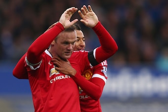 LIVERPOOL, ENGLAND - OCTOBER 17:  Wayne Rooney of Manchester United celebrates scoring his team's third goal with his team mate Jesse Lingard during the Barclays Premier League match between Everton and Manchester United at Goodison Park on October 17, 20