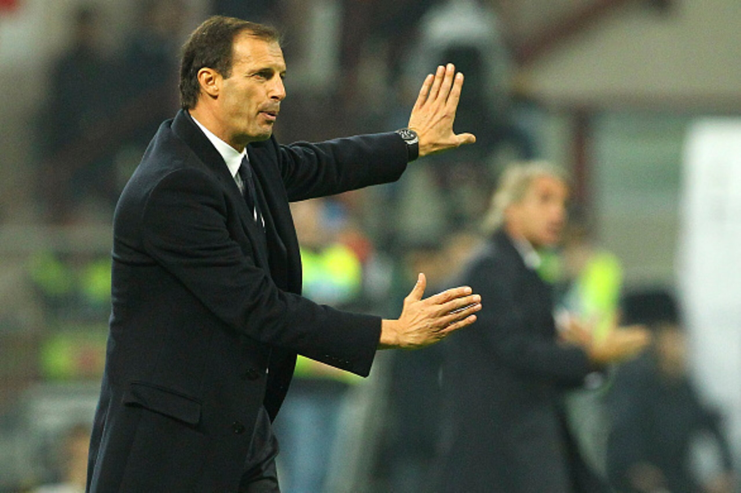 MILAN, ITALY - OCTOBER 18: Juventus FC coach Massimiliano Allegri gestures during the Serie A match between FC Internazionale Milano and Juventus FC at Stadio Giuseppe Meazza on October 18, 2015 in Milan, Italy. (Photo by Marco Luzzani/Getty Images) MILAN, ITALY - OCTOBER 18: Juventus FC coach Massimiliano Allegri gestures during the Serie A match between FC Internazionale Milano and Juventus FC at Stadio Giuseppe Meazza on October 18, 2015 in Milan, Italy. (Photo by Marco Luzzani/Getty Images)